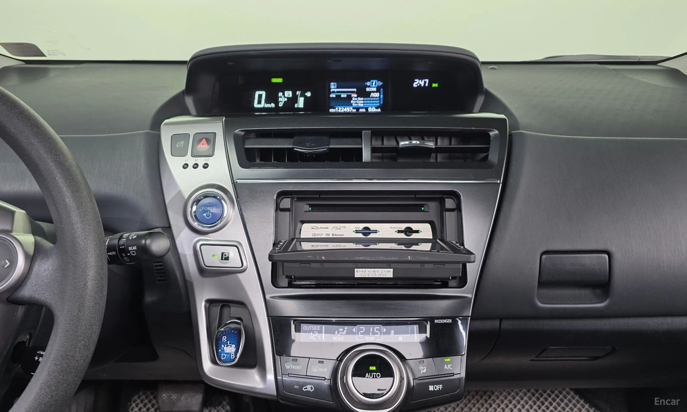 Toyota Prius V превью 14