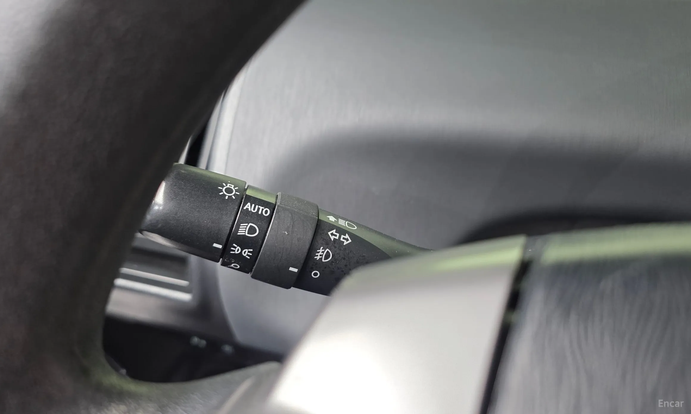 Toyota Prius V превью 16