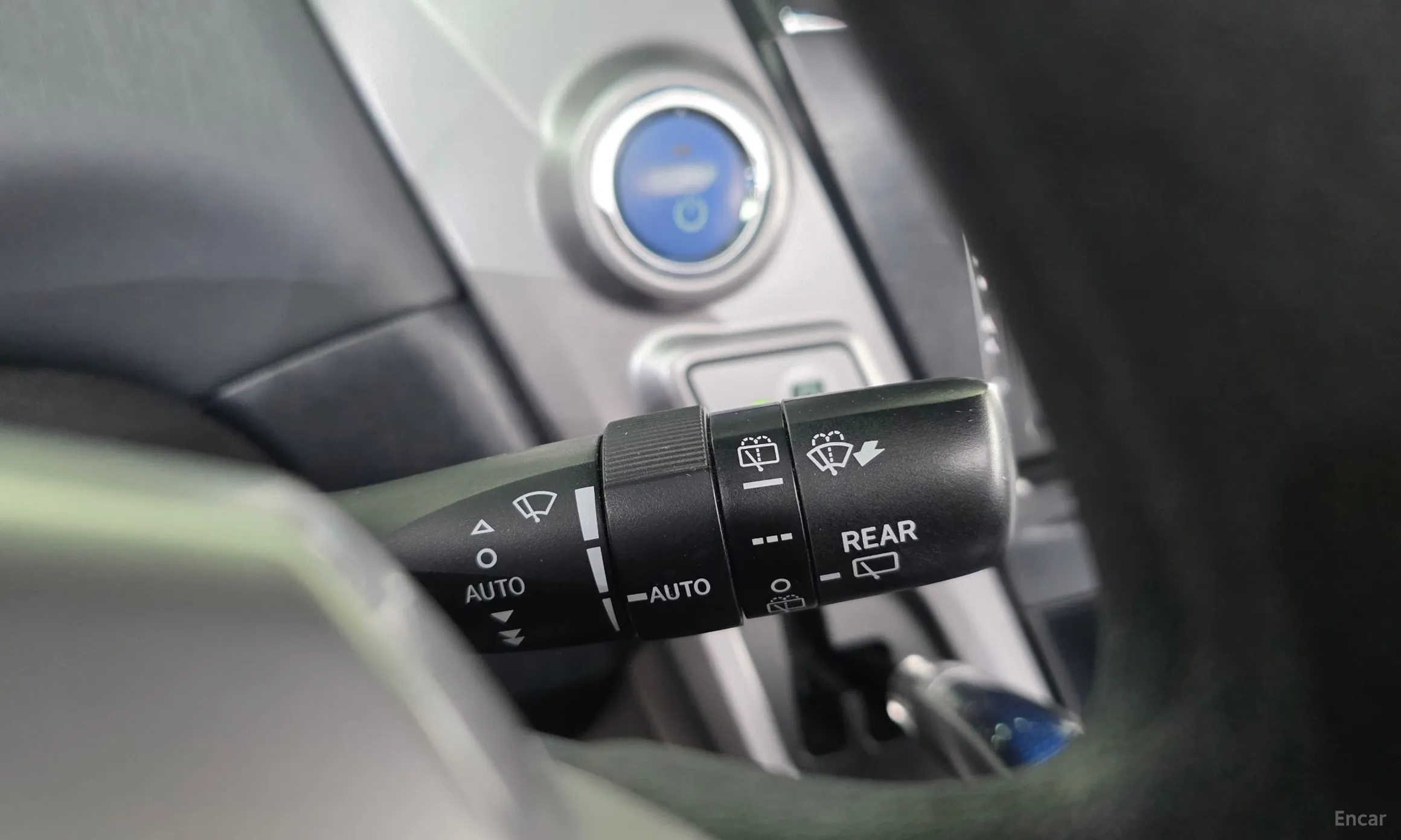 Toyota Prius V превью 17