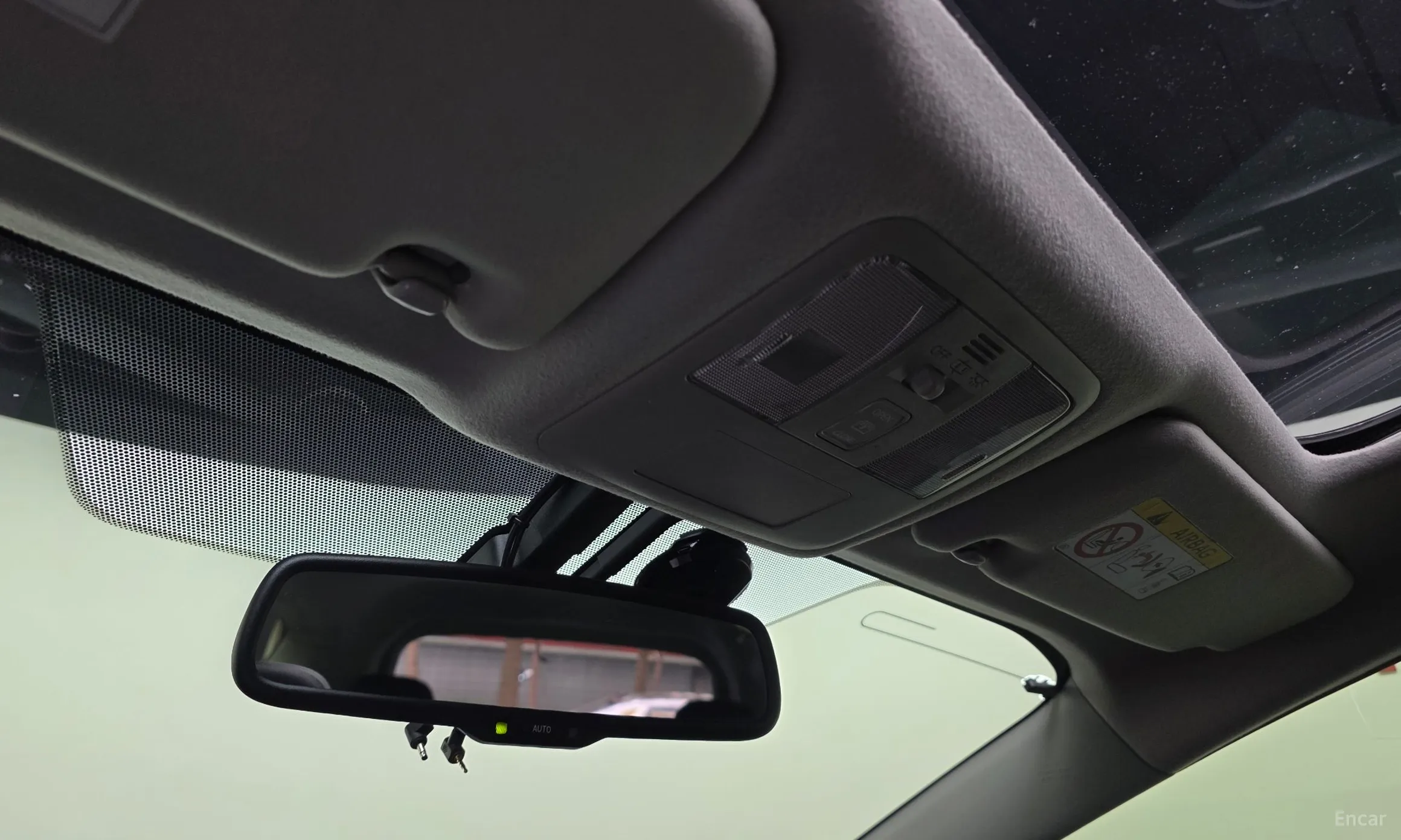 Toyota Prius V превью 18