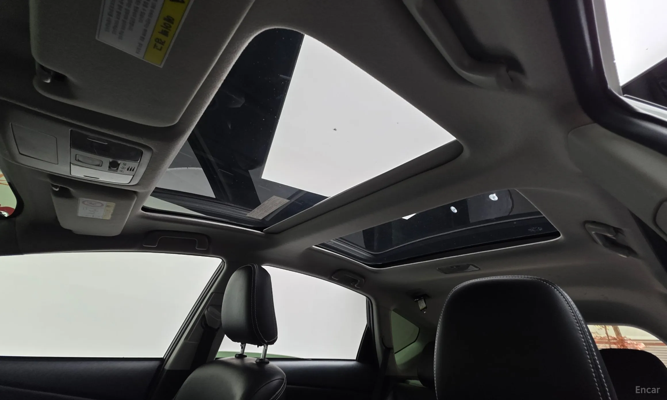 Toyota Prius V превью 19