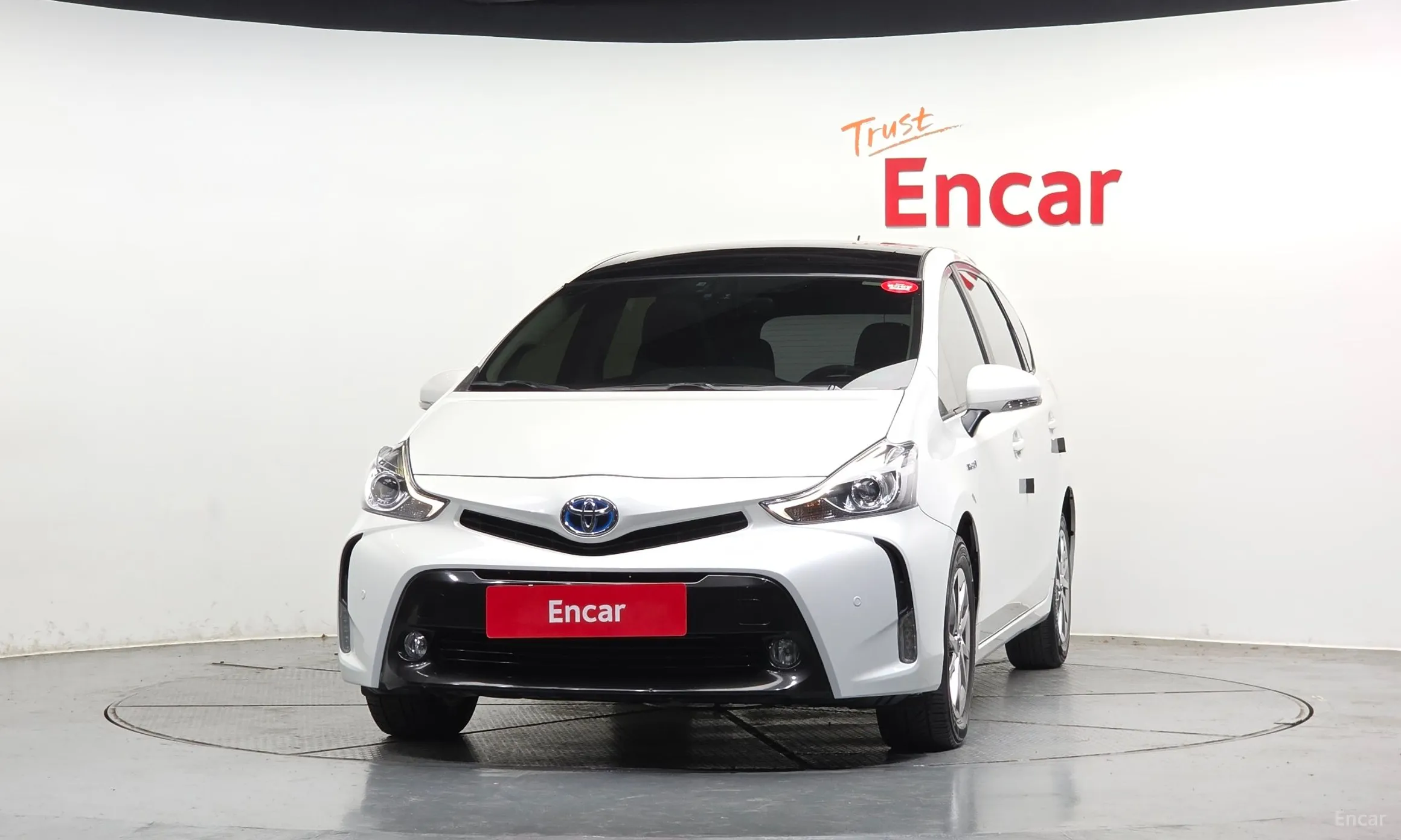 Toyota Prius V превью 3