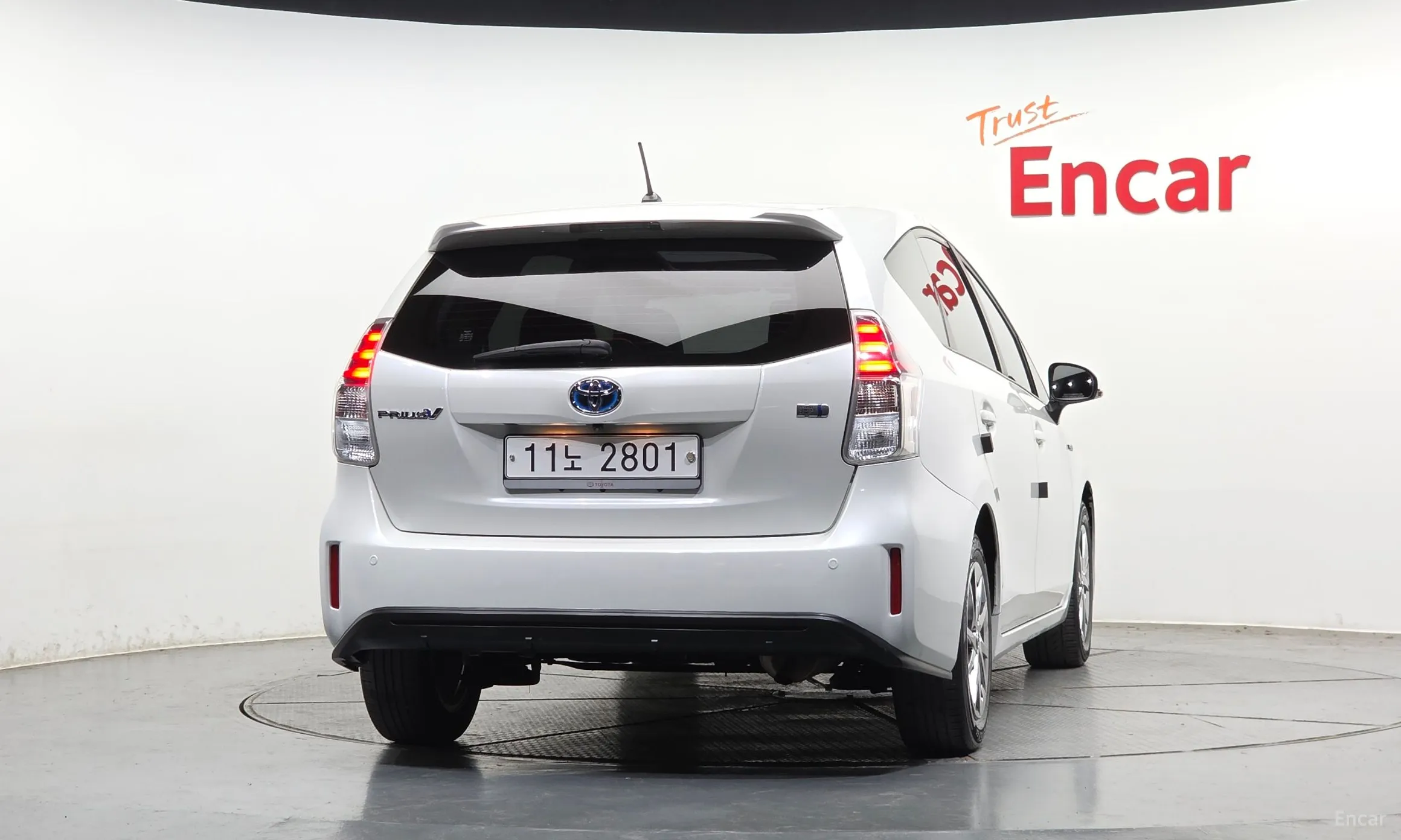 Toyota Prius V превью 4