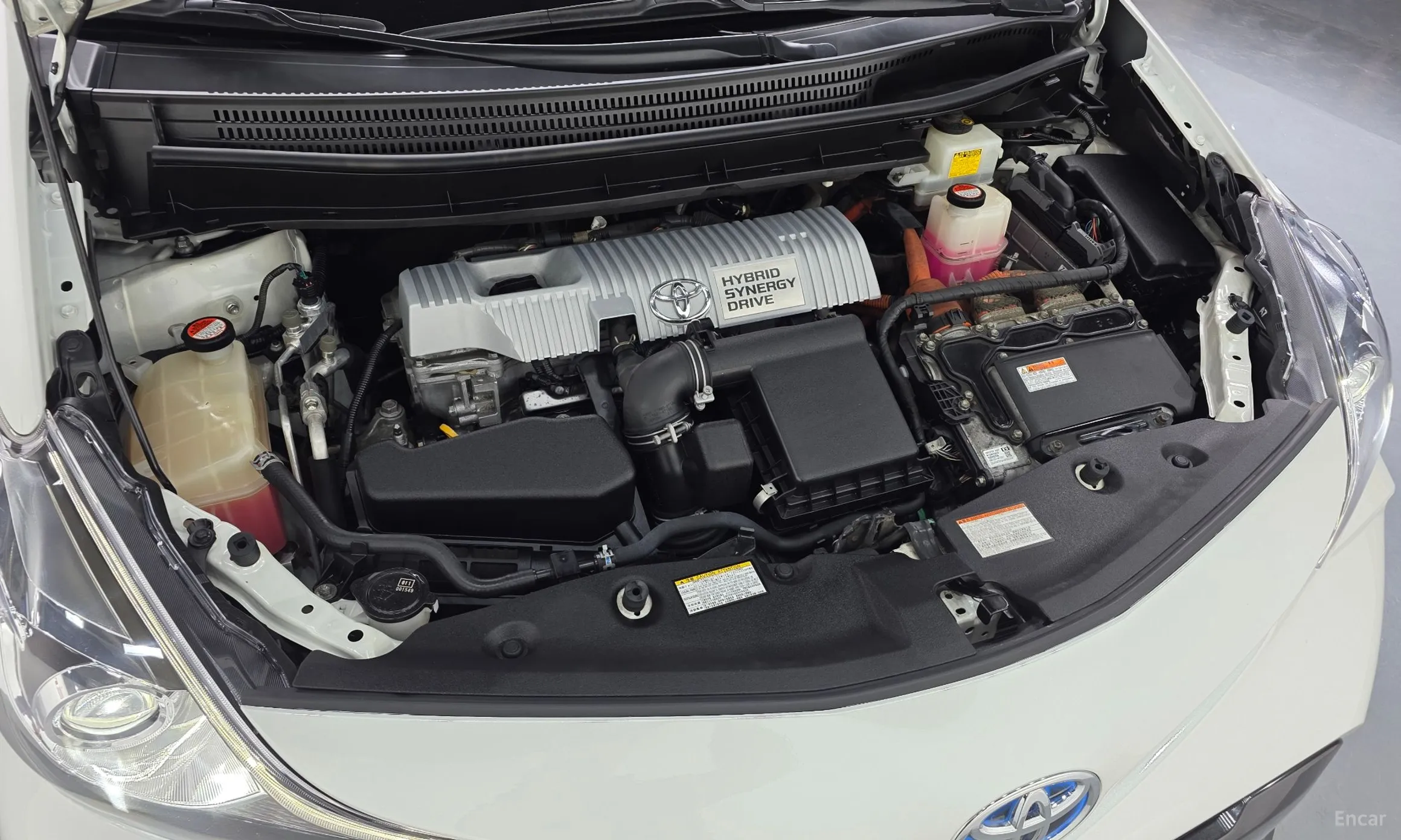 Toyota Prius V превью 6