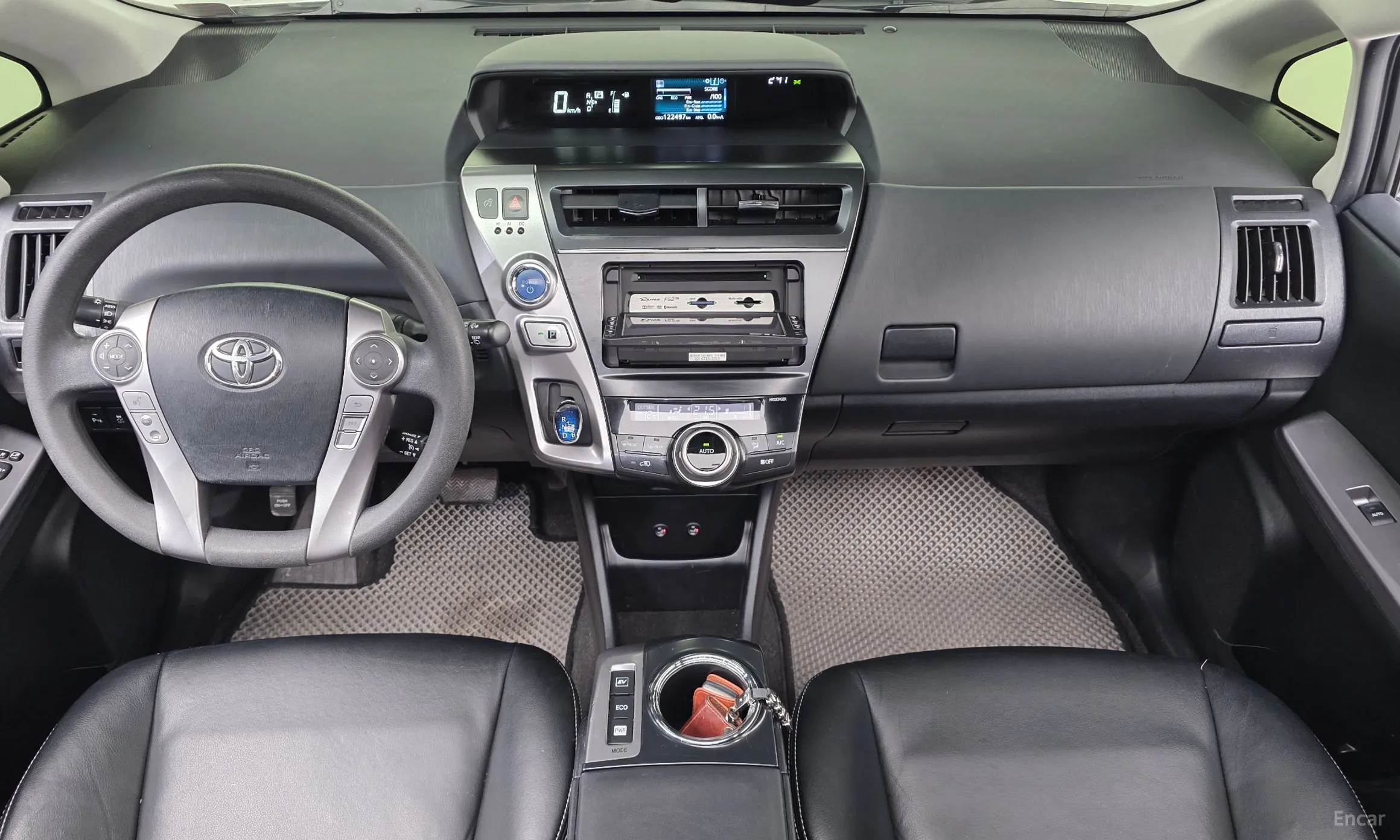 Toyota Prius V превью 7