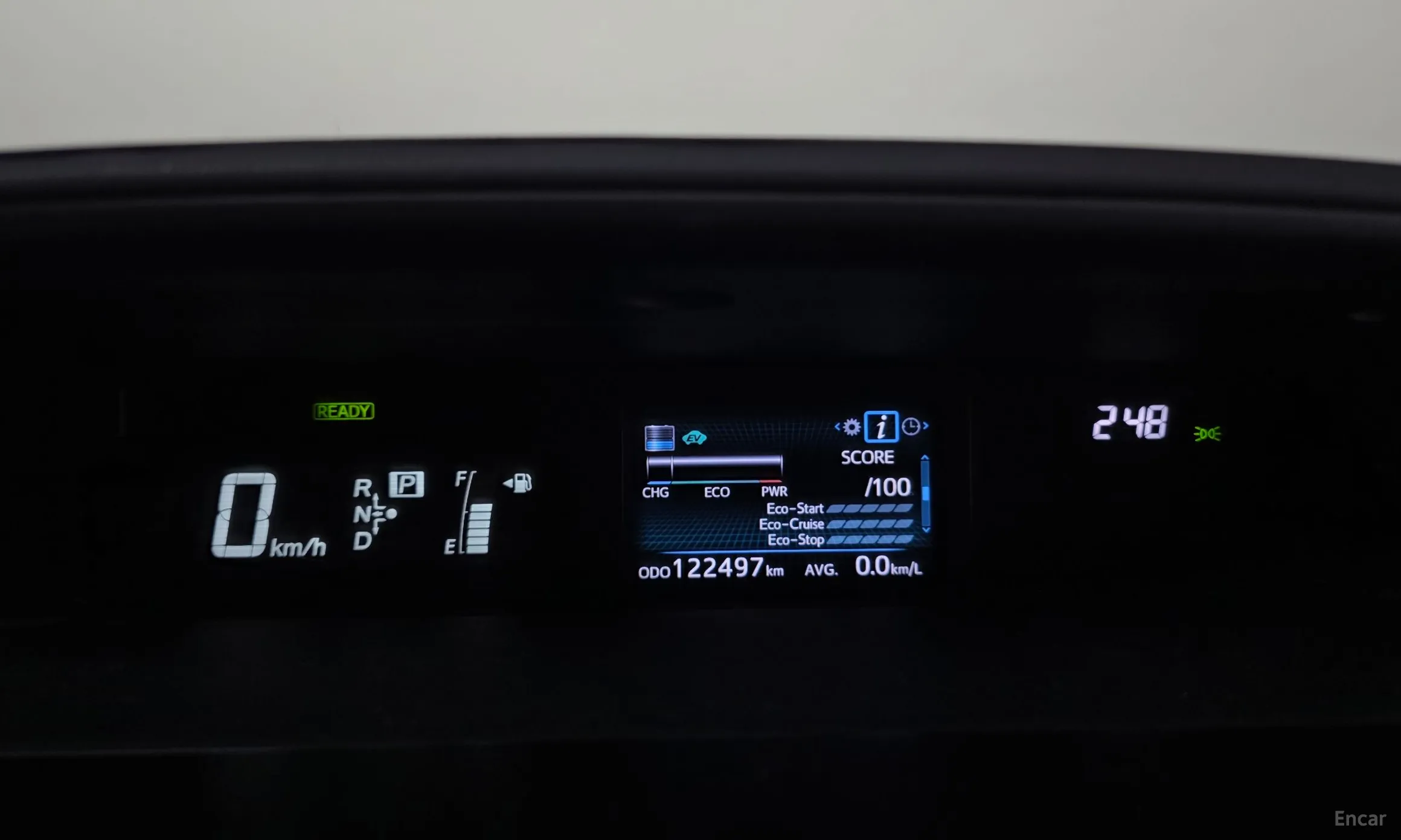 Toyota Prius V превью 8