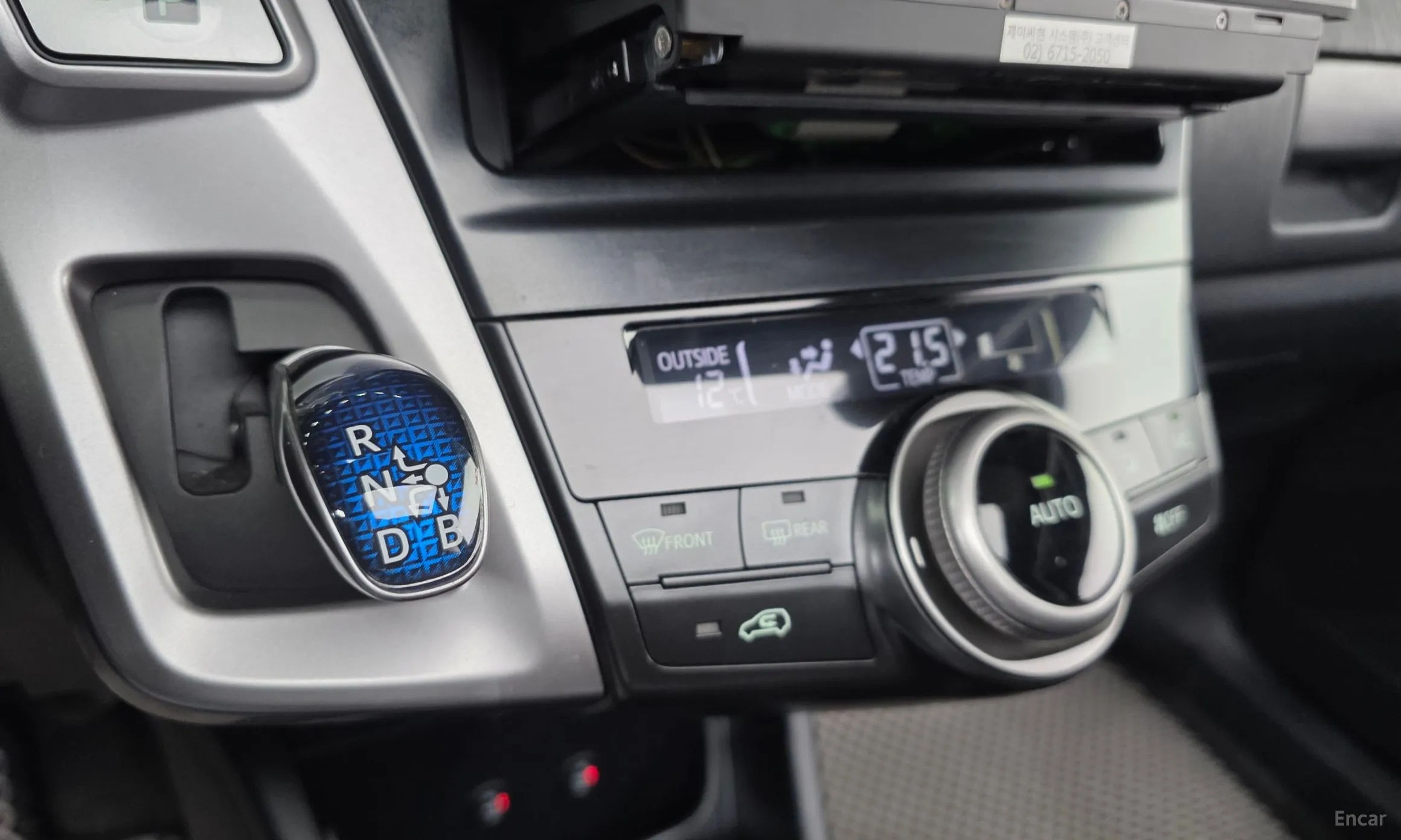 Toyota Prius V превью 9