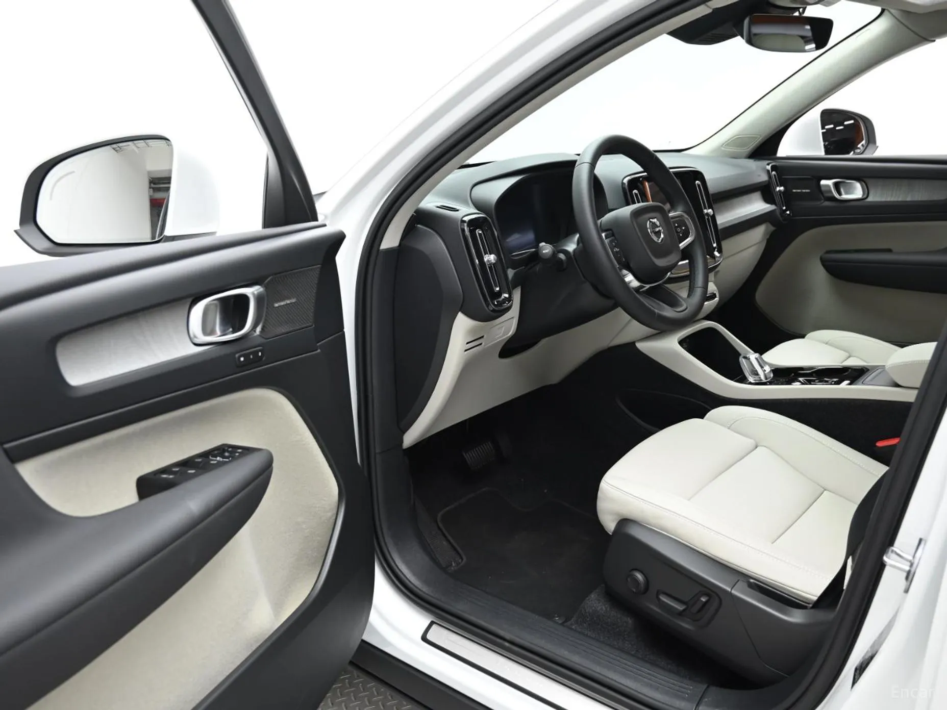 Volvo XC40 превью 11