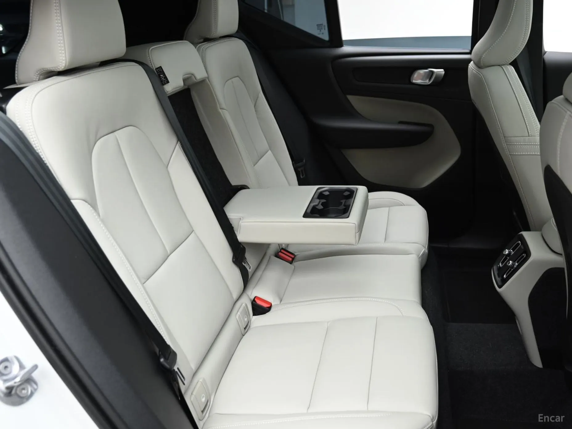 Volvo XC40 превью 12