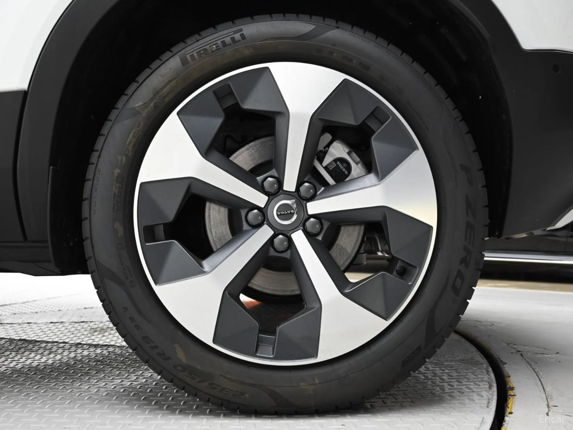Volvo XC40 превью 5