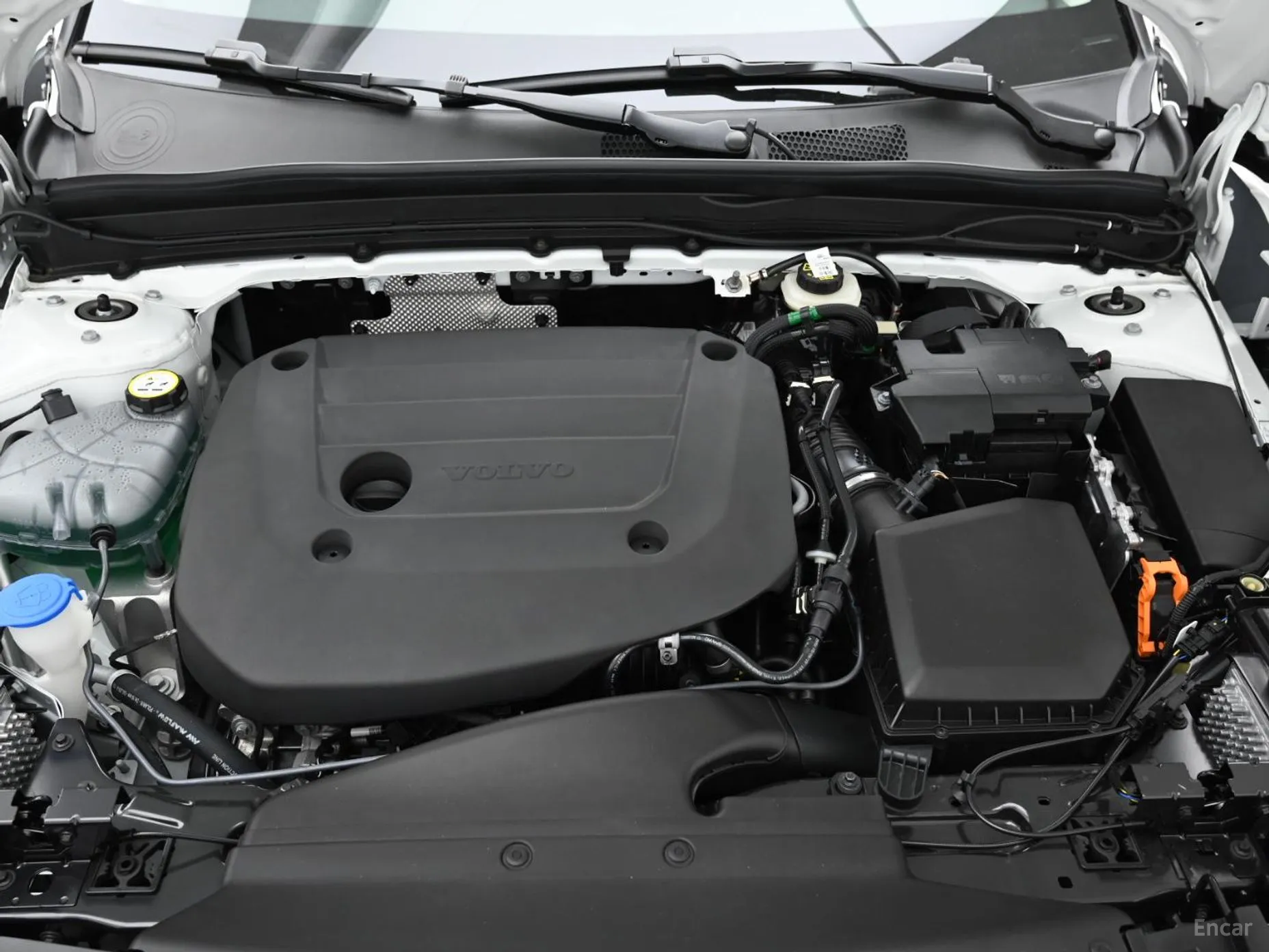 Volvo XC40 превью 6
