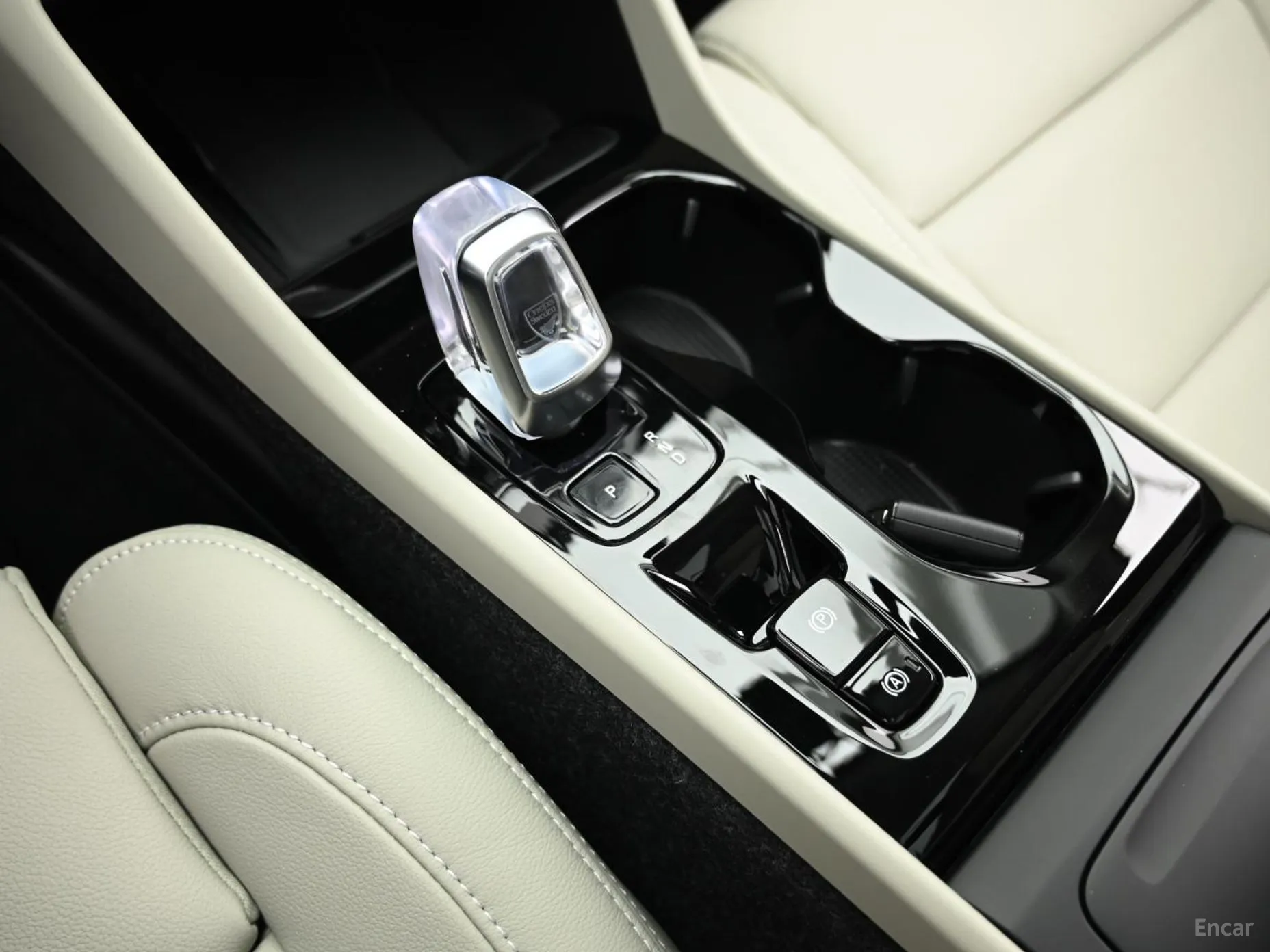 Volvo XC40 превью 9