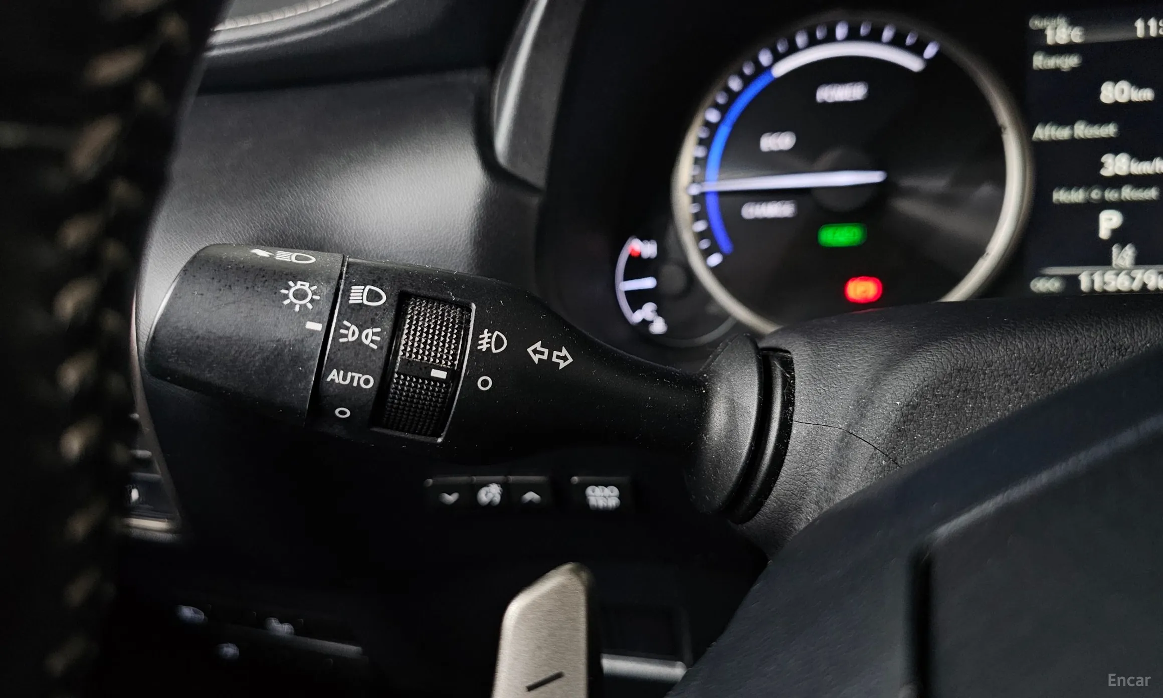 Lexus NX300h превью 17