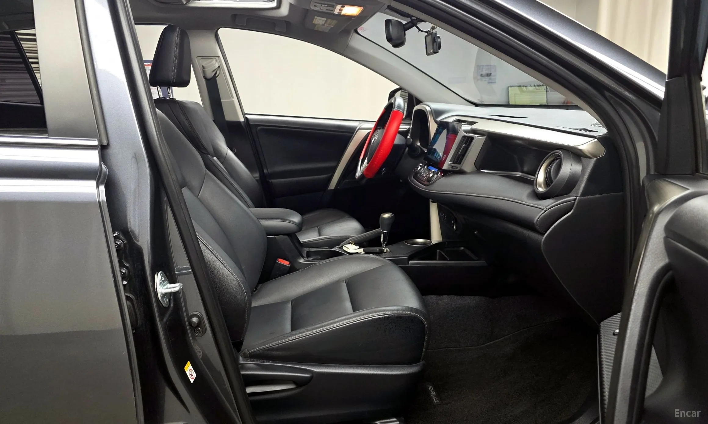 Toyota RAV4 превью 10