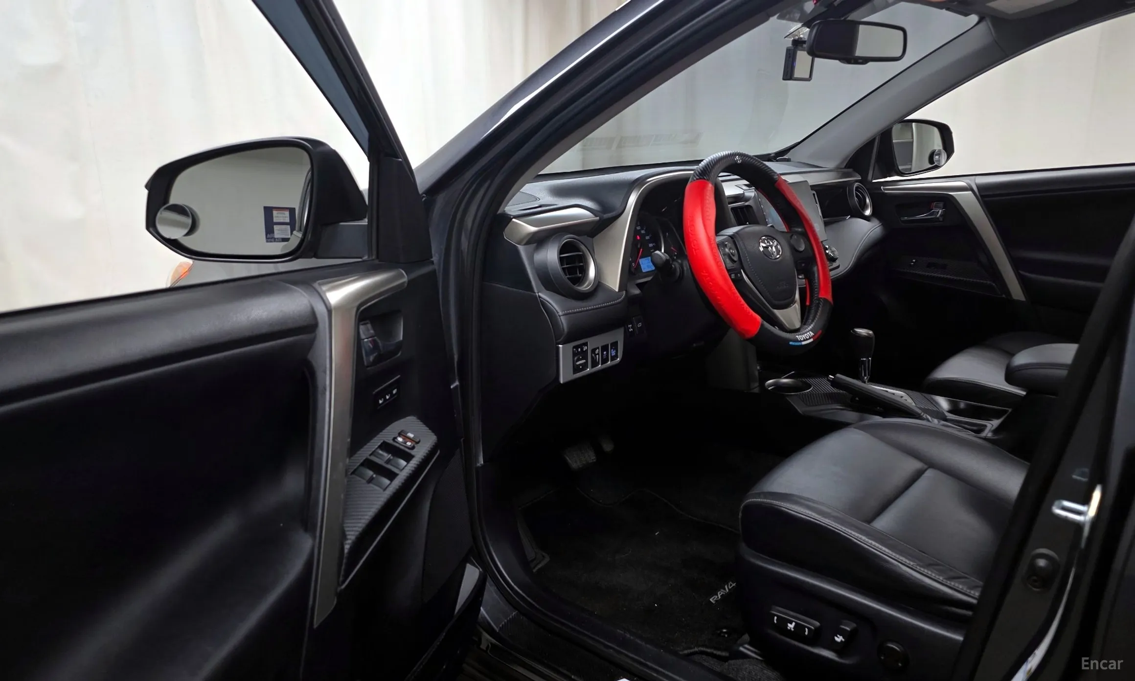 Toyota RAV4 превью 11