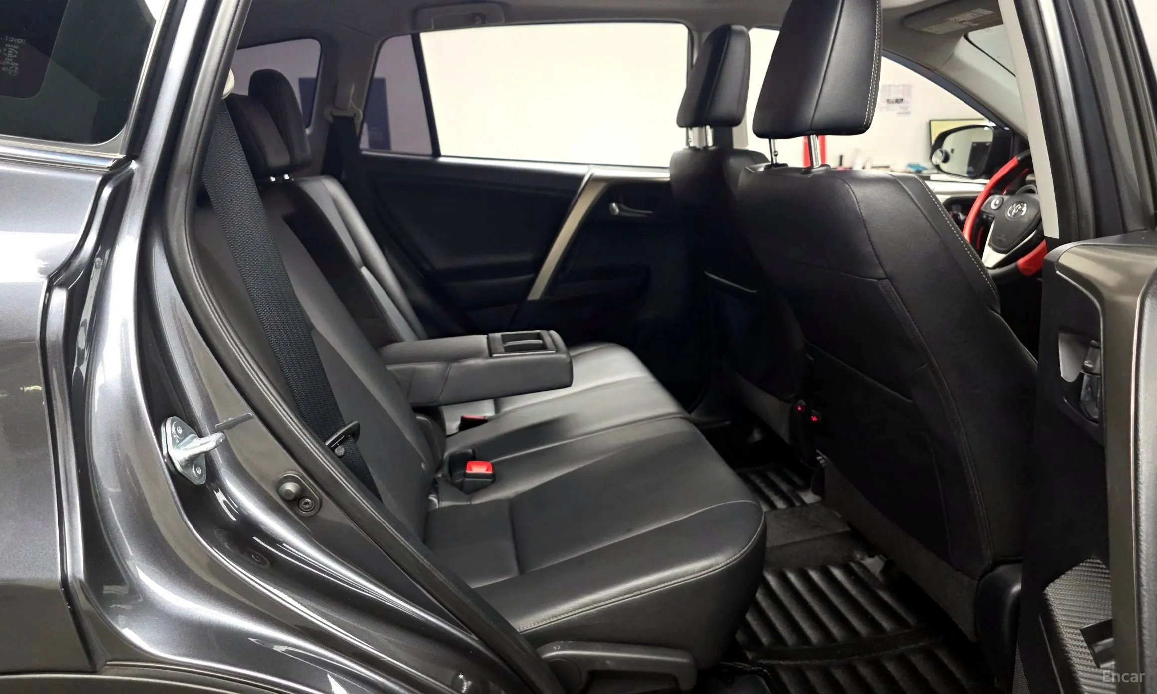 Toyota RAV4 превью 12