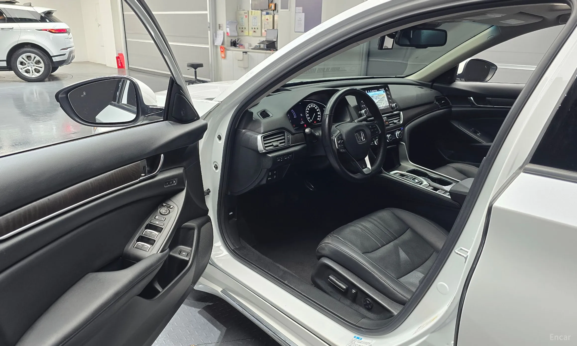 Honda Accord 10th Generation превью 10