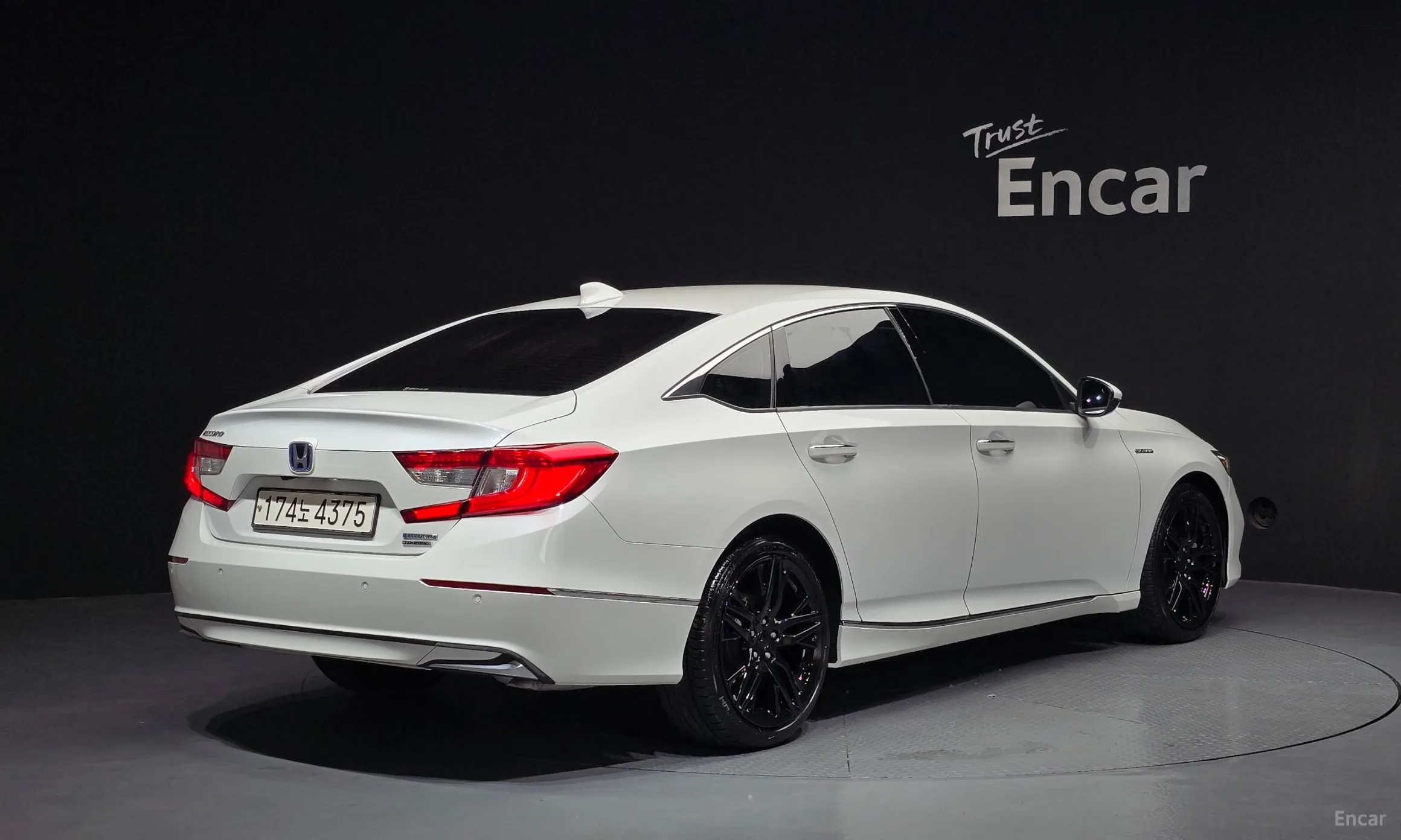 Honda Accord 10th Generation превью 2