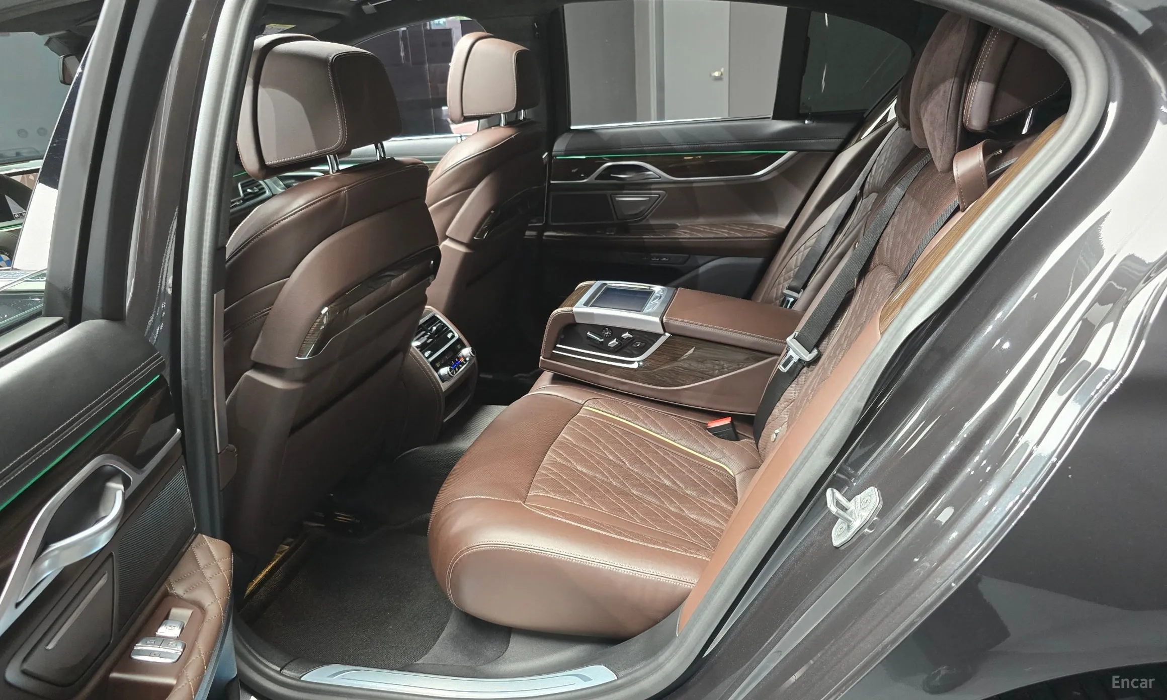 BMW 7 Series (G11) превью 11