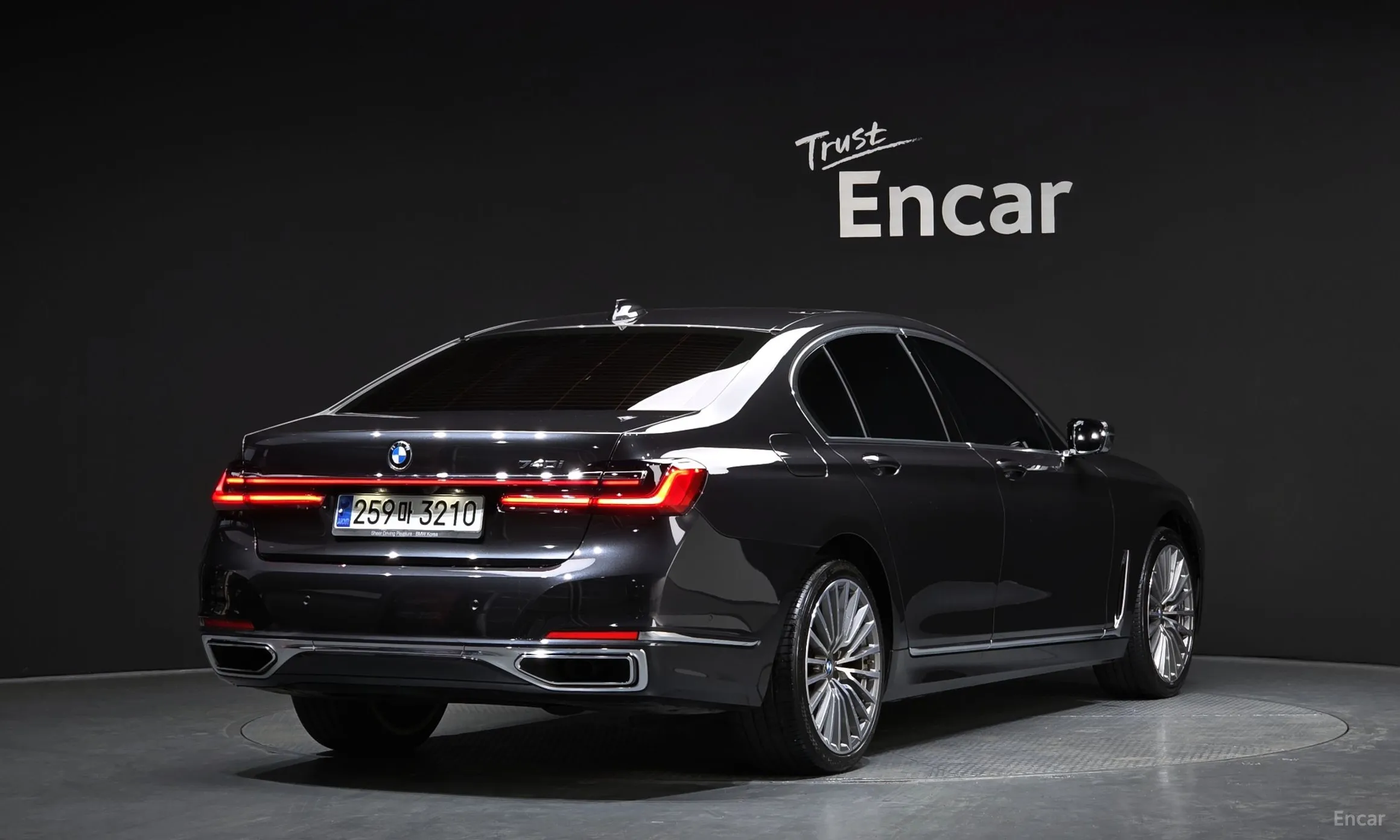 BMW 7 Series (G11) превью 2