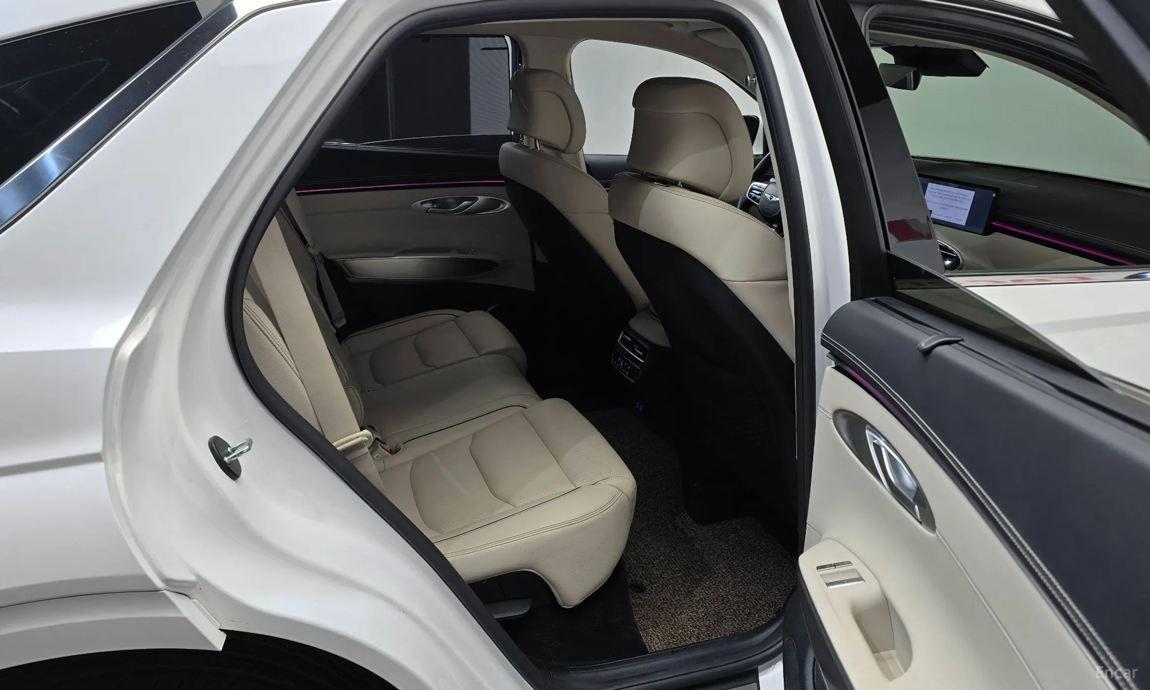 Genesis GV70 превью 11
