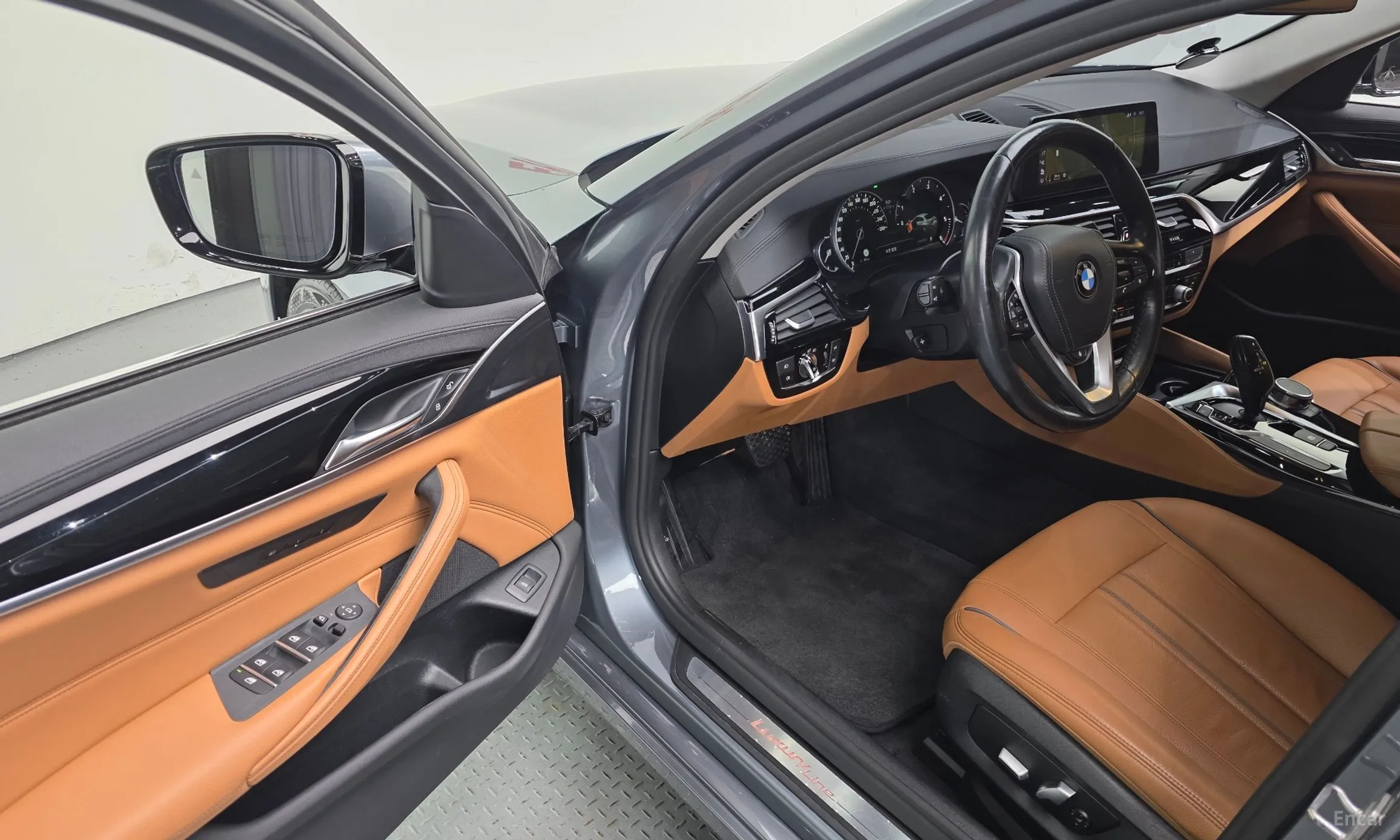 BMW 5 Series (G30) превью 13