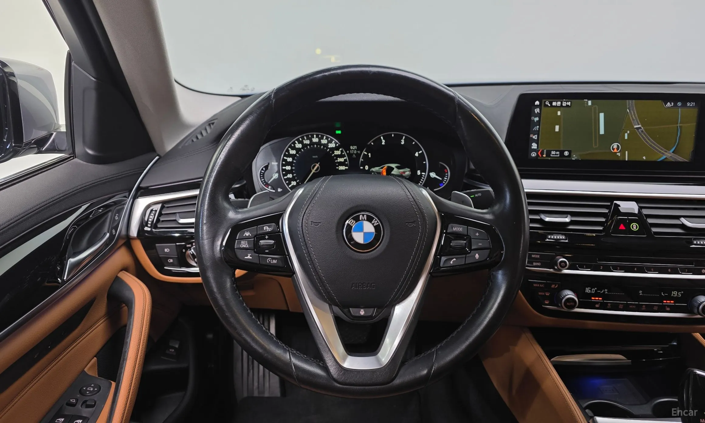 BMW 5 Series (G30) превью 14