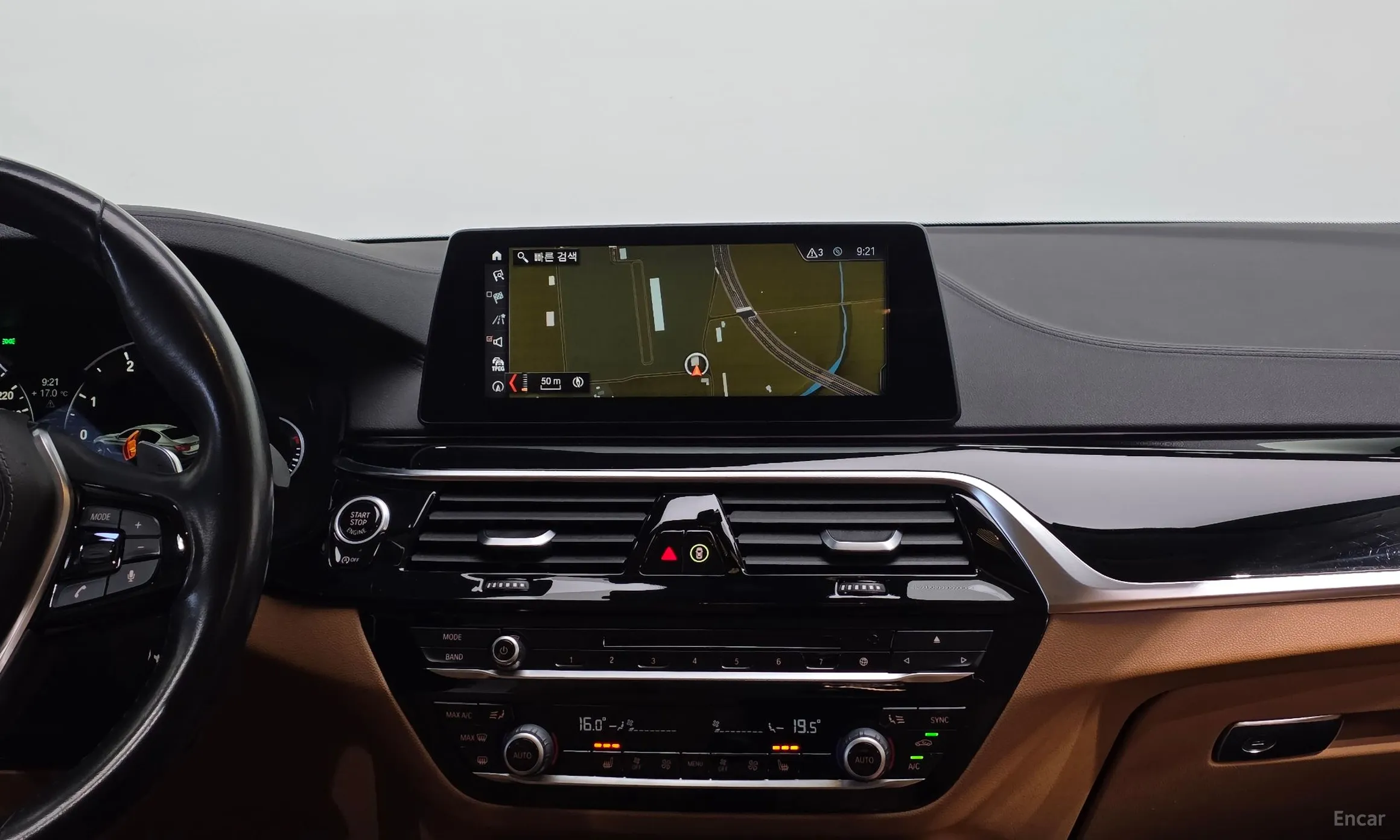 BMW 5 Series (G30) превью 15