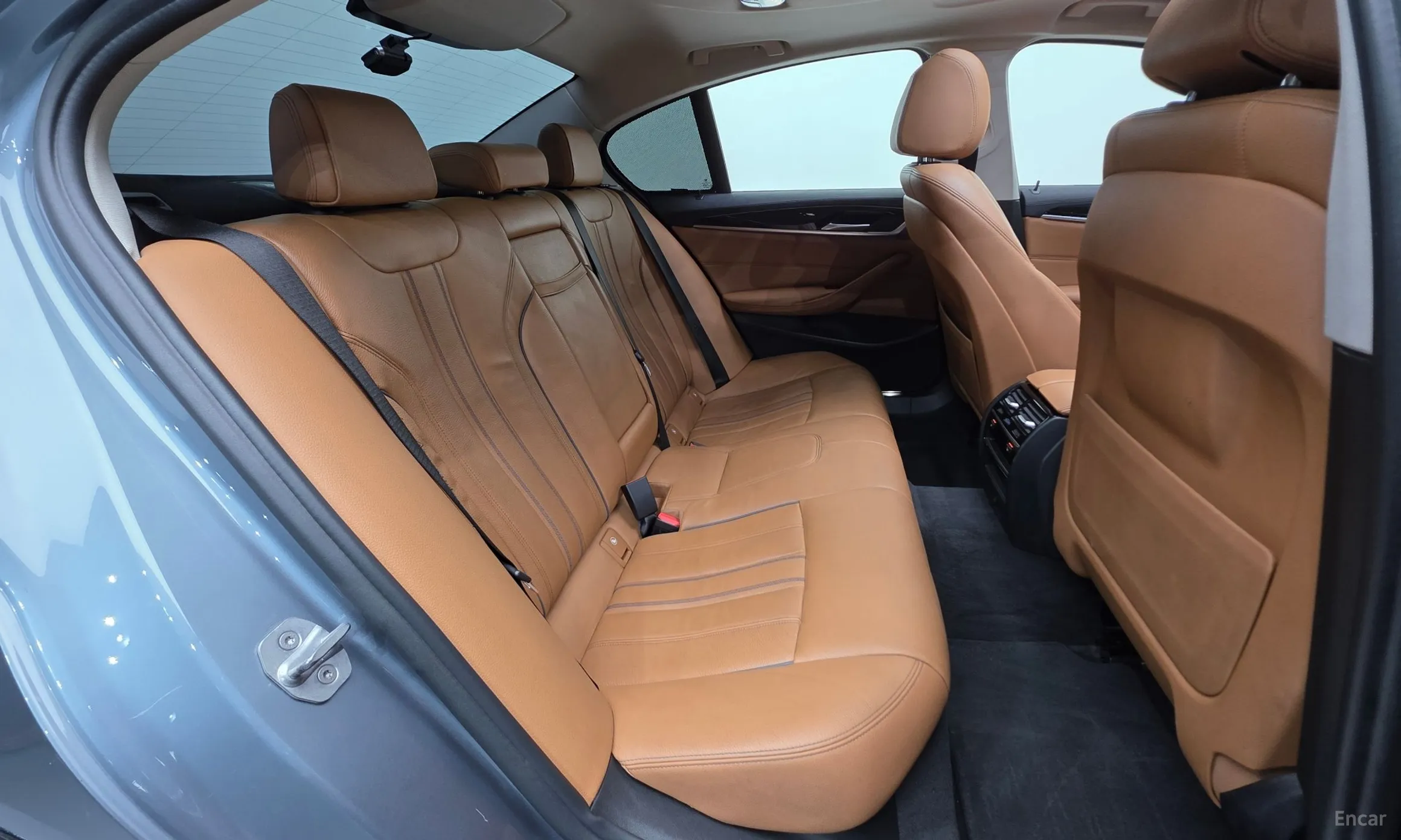 BMW 5 Series (G30) превью 19