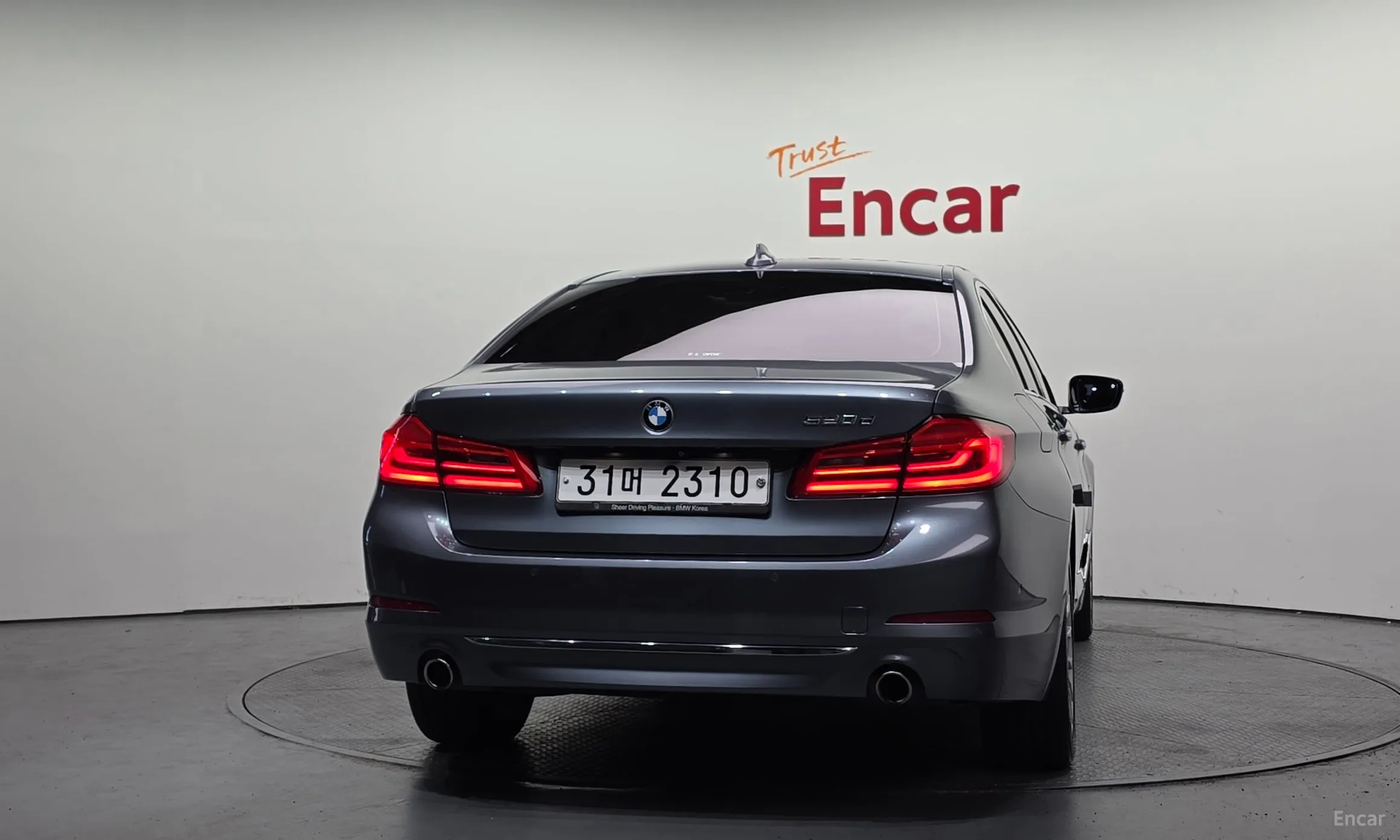 BMW 5 Series (G30) превью 4