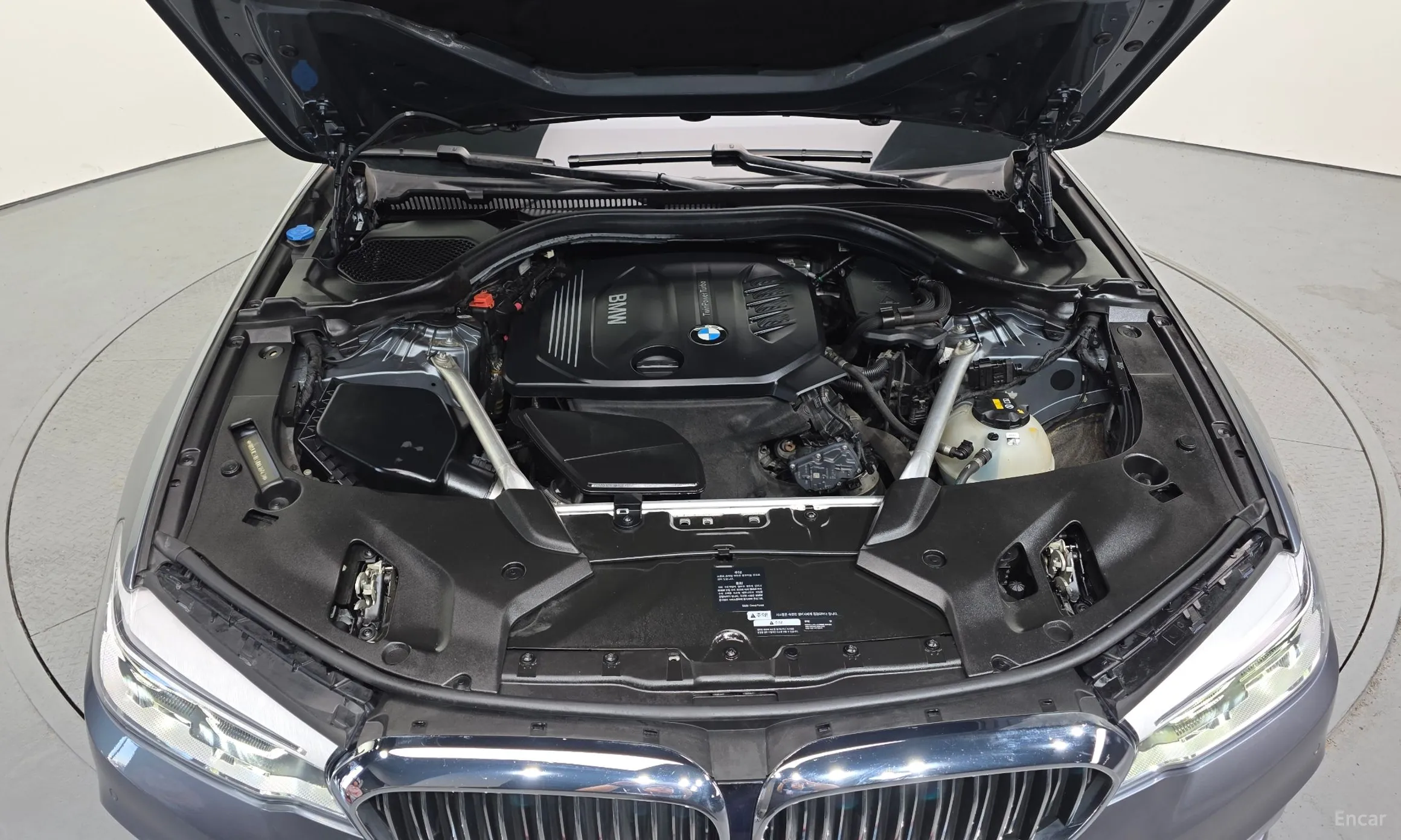 BMW 5 Series (G30) превью 6
