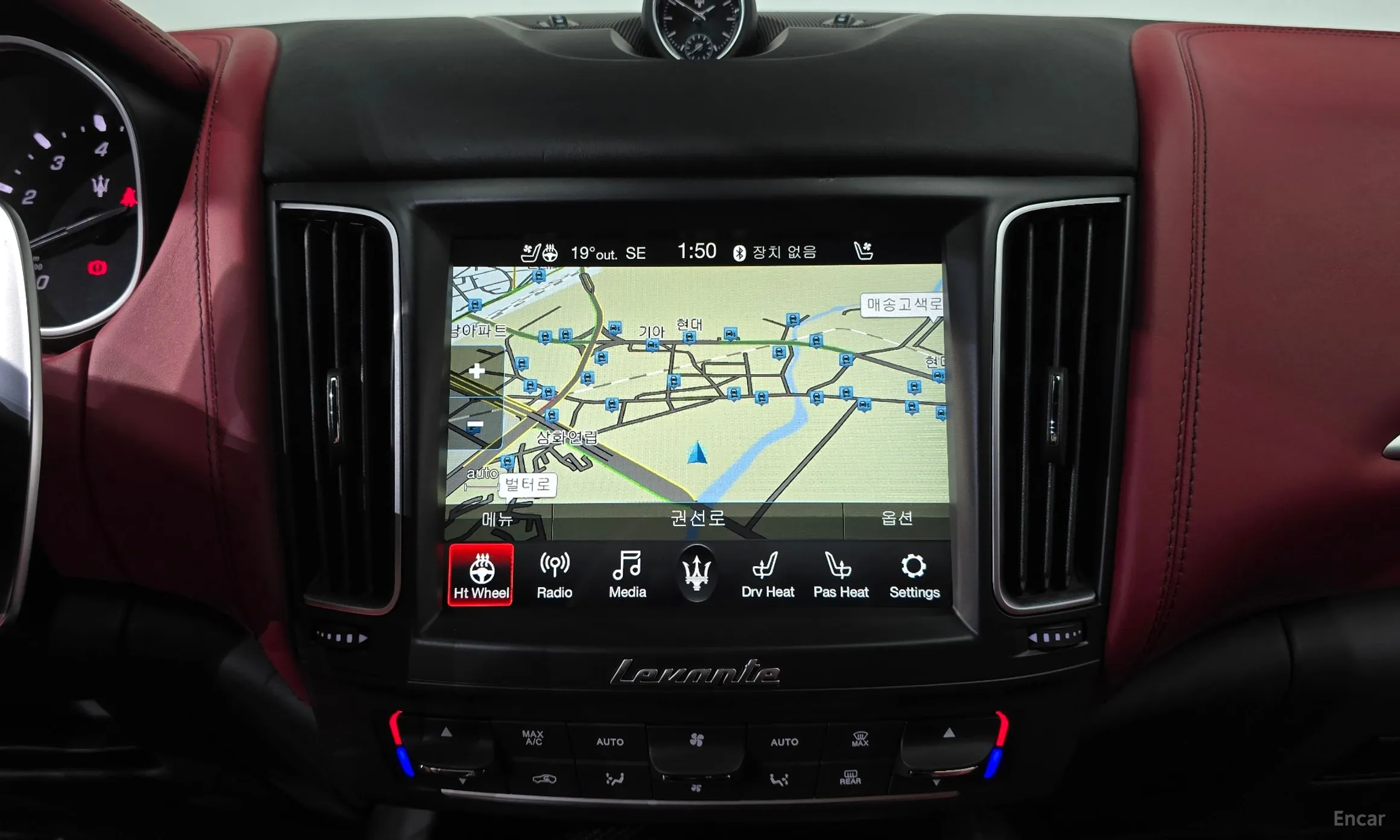 Maserati Levante превью 13