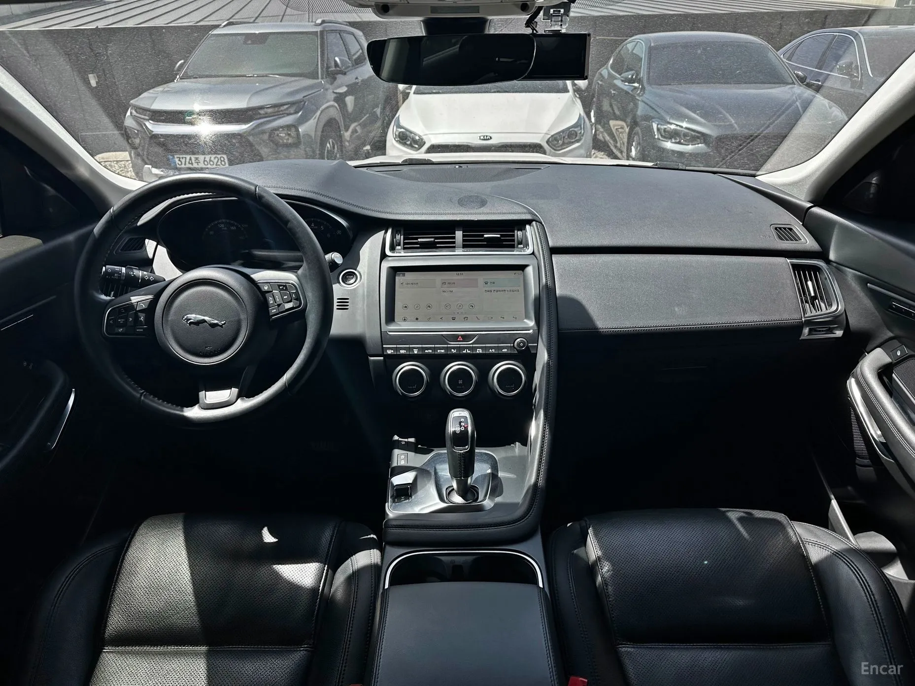Jaguar E-PACE превью 5