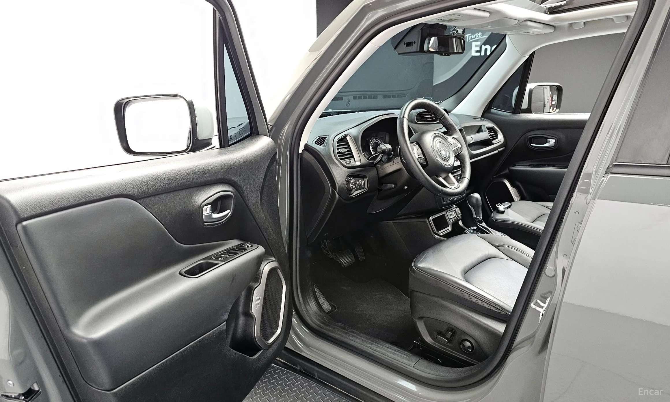 Jeep Renegade превью 10