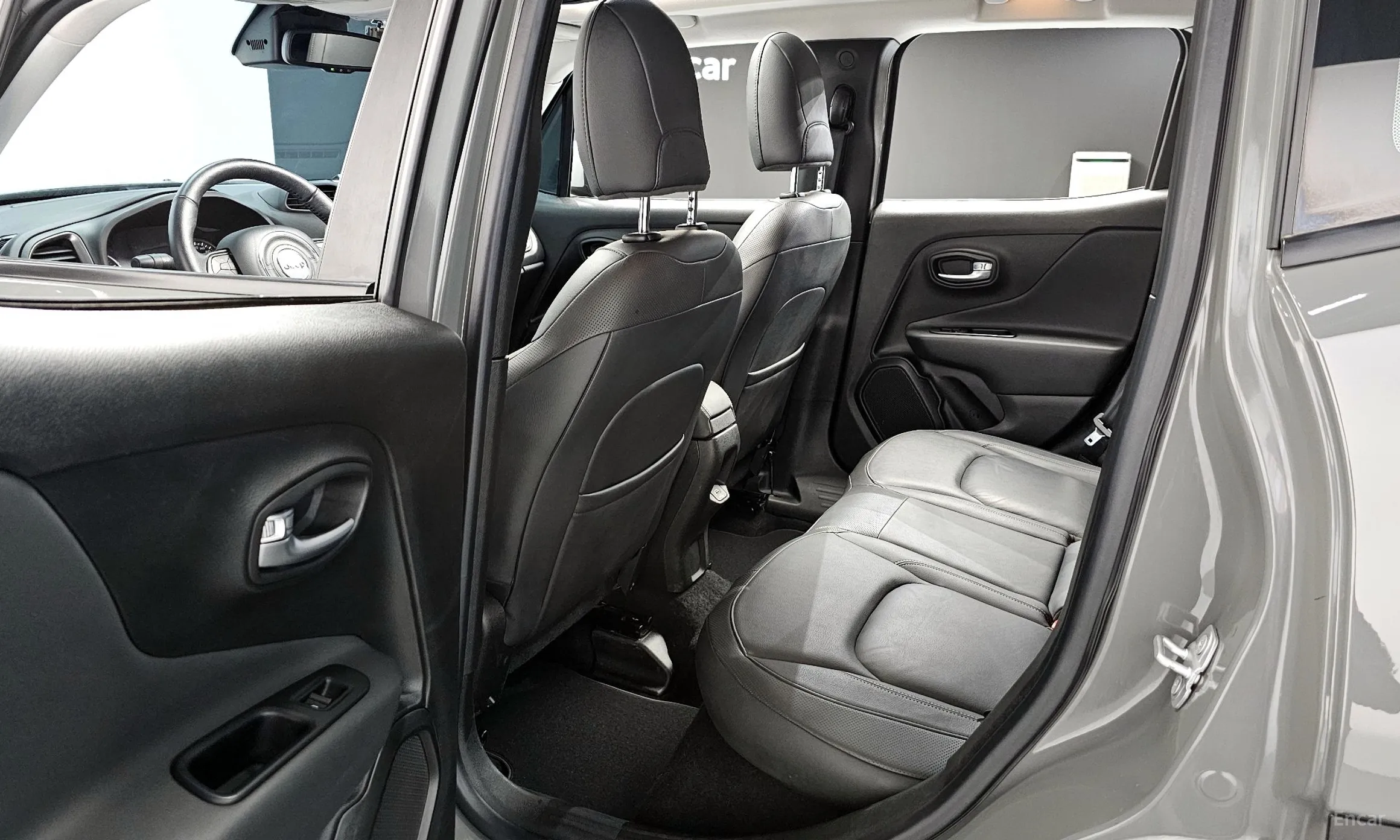 Jeep Renegade превью 11