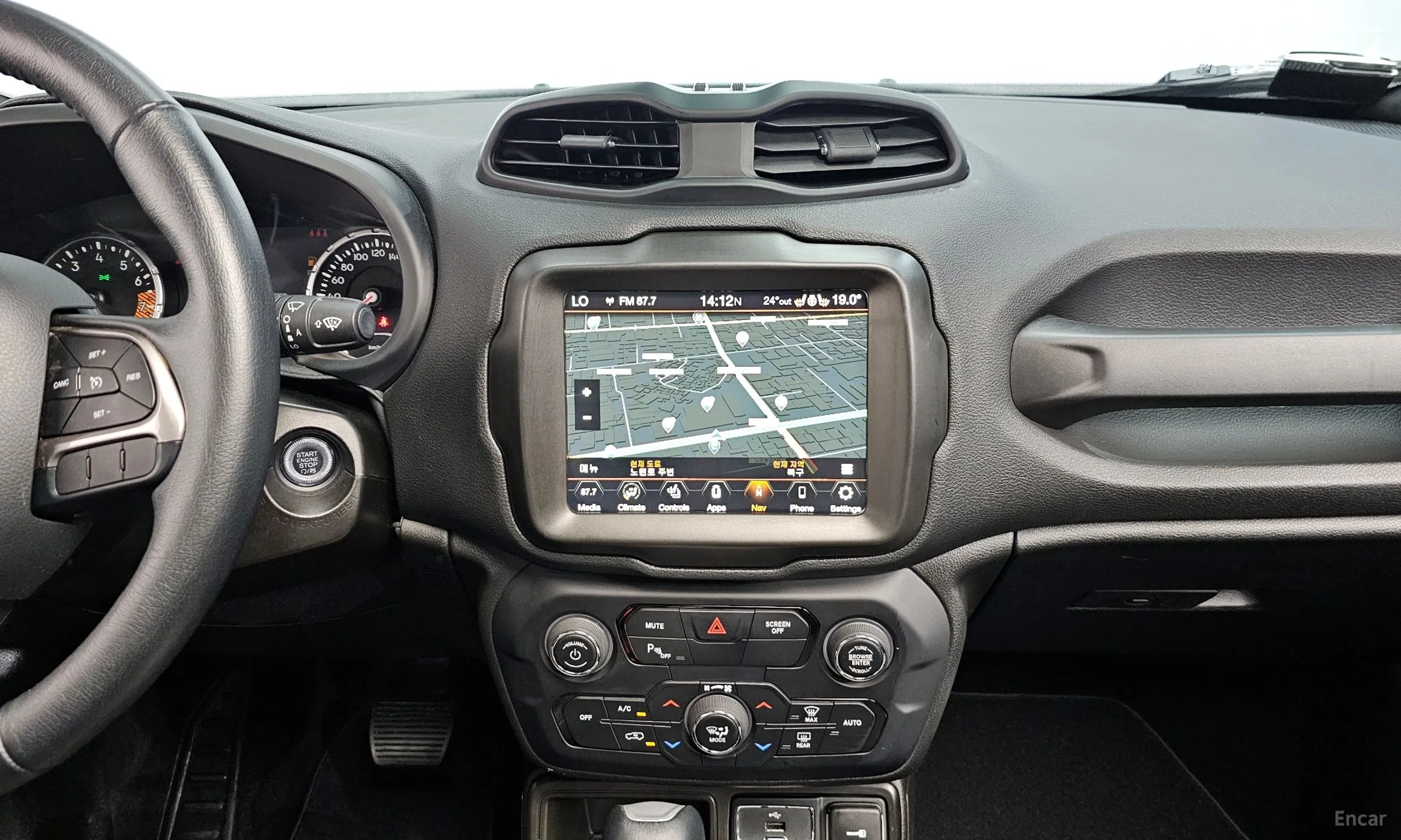 Jeep Renegade превью 12