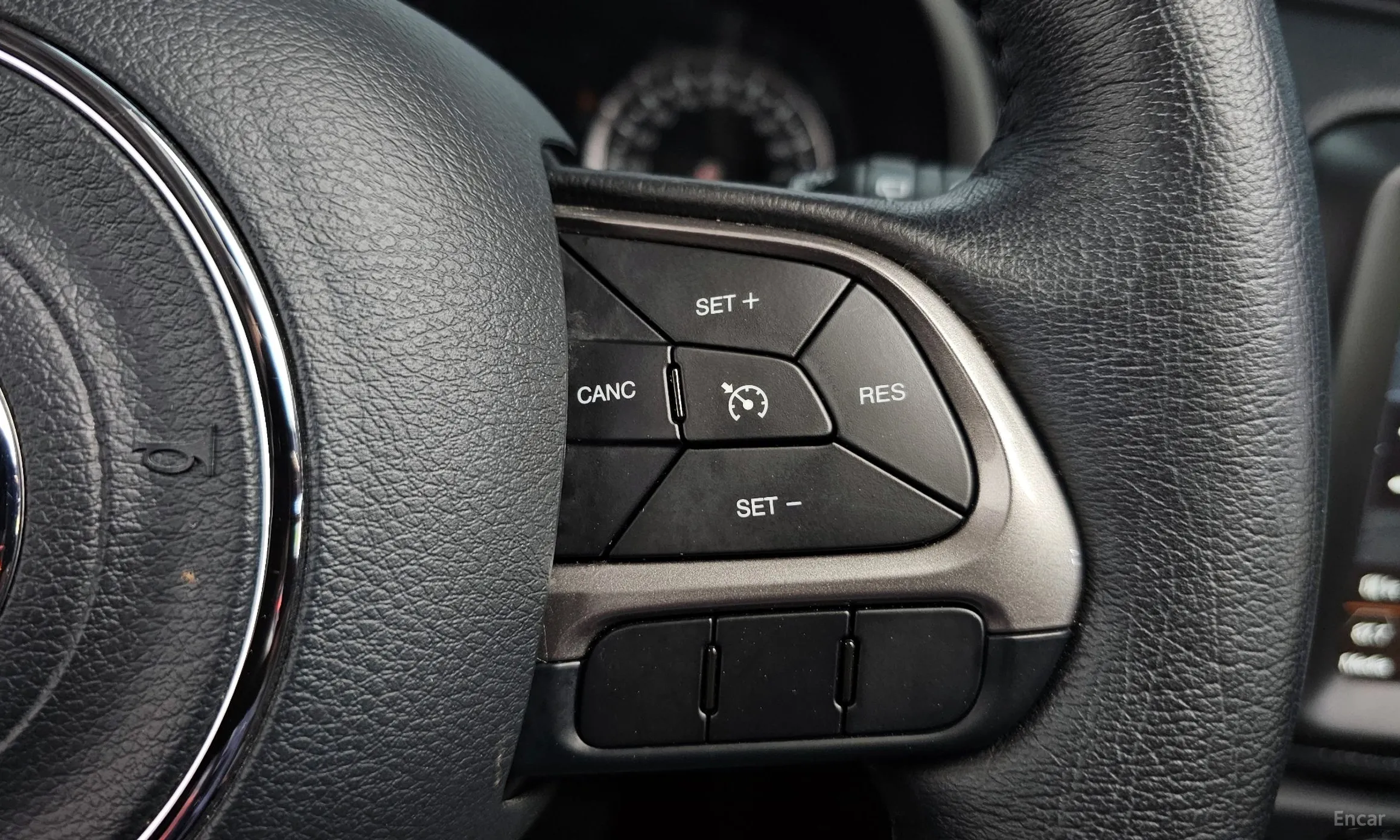 Jeep Renegade превью 15