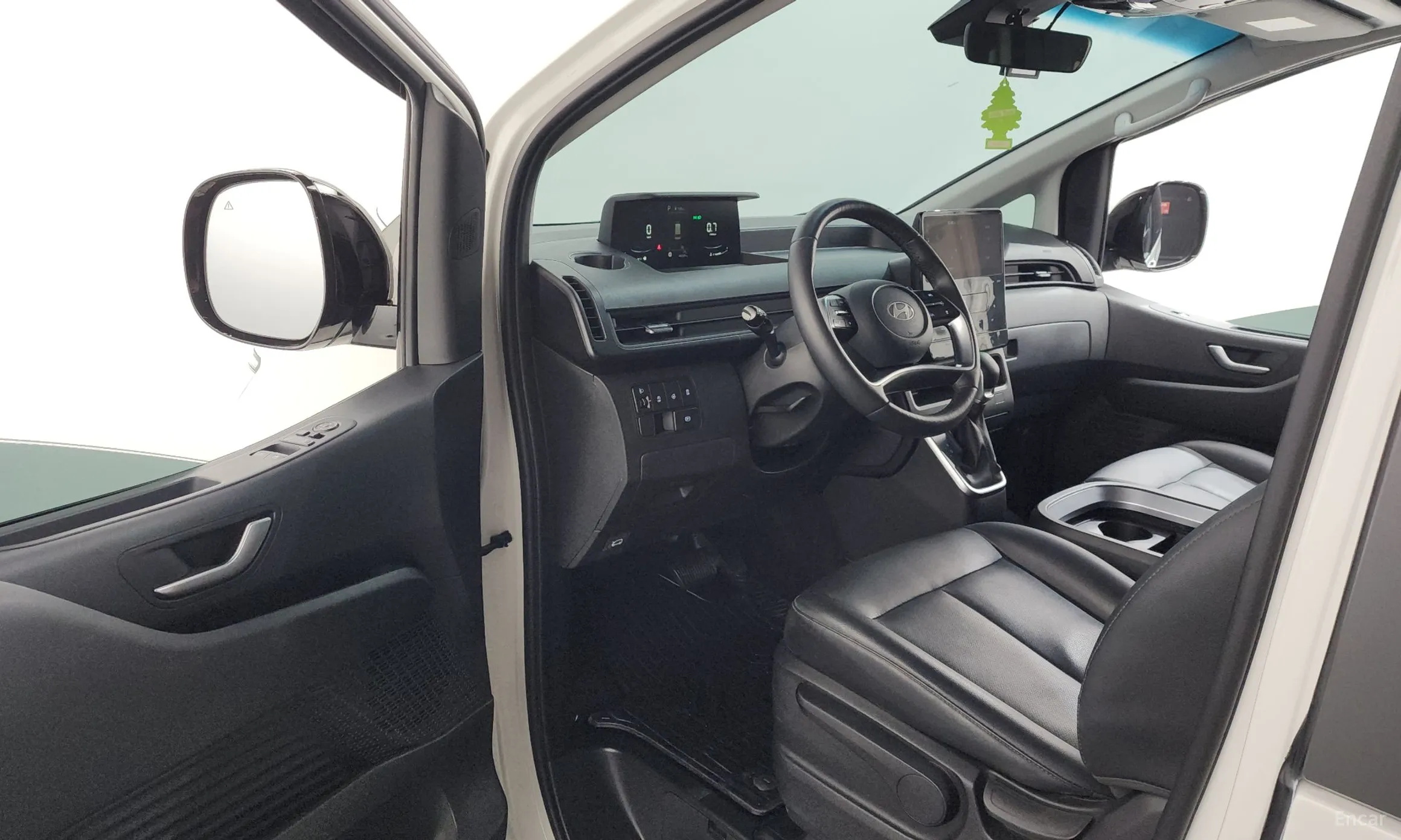 Hyundai Staria превью 10