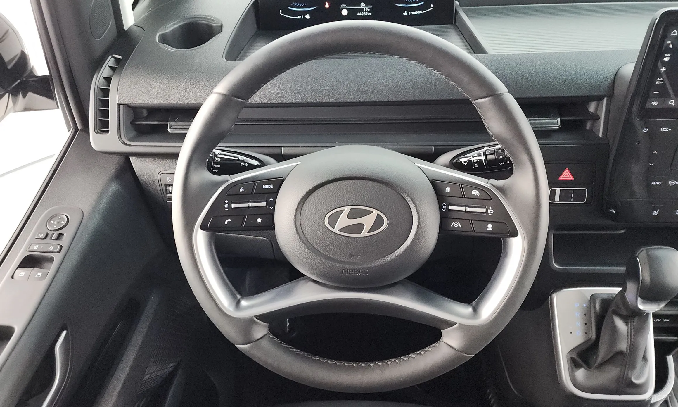 Hyundai Staria превью 12