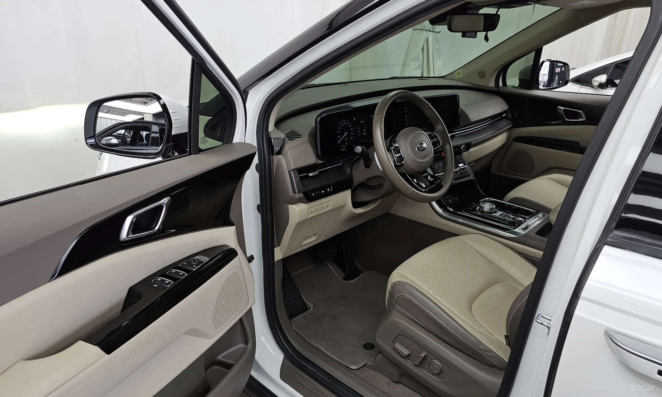 Kia Carnival Gen 4 превью 10