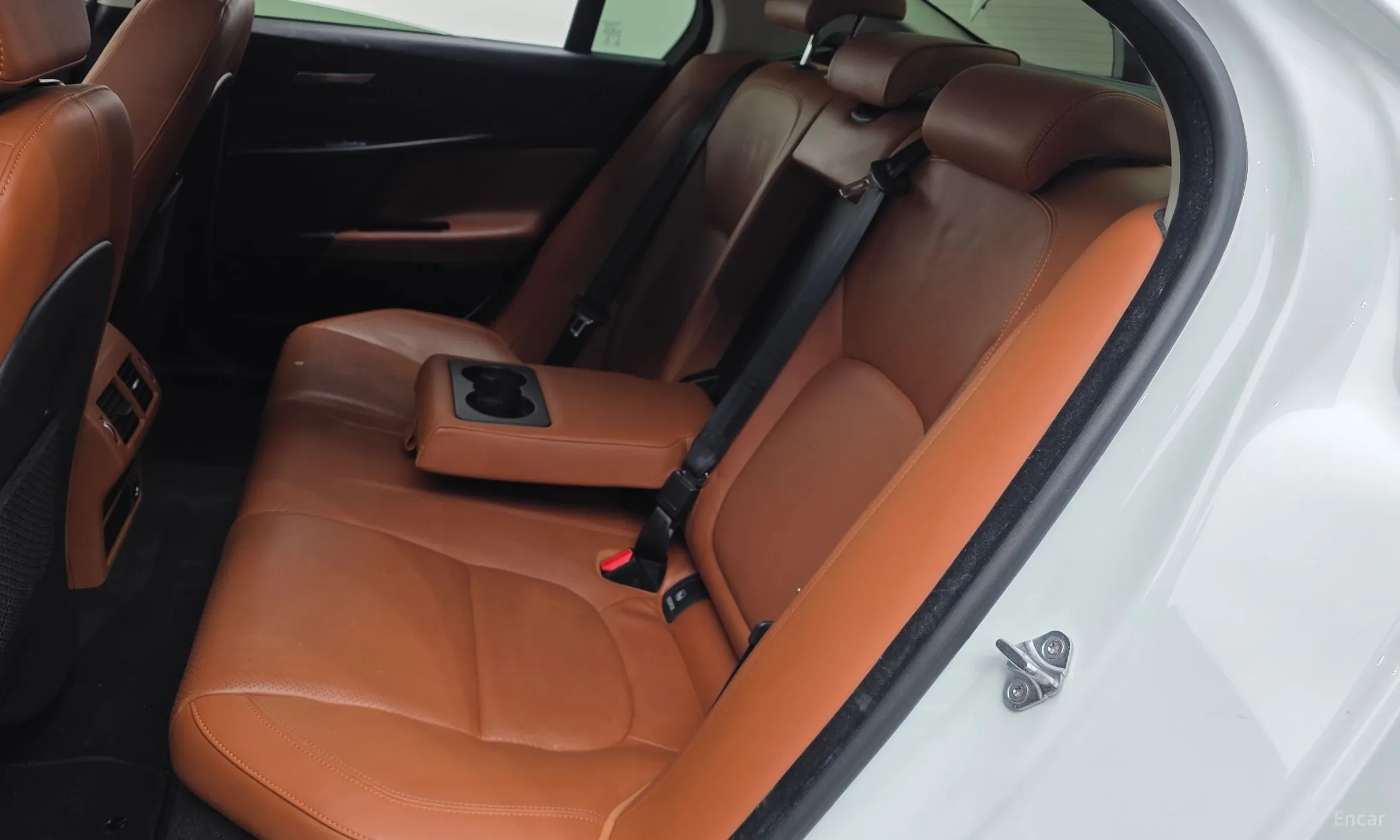 Jaguar XE превью 12