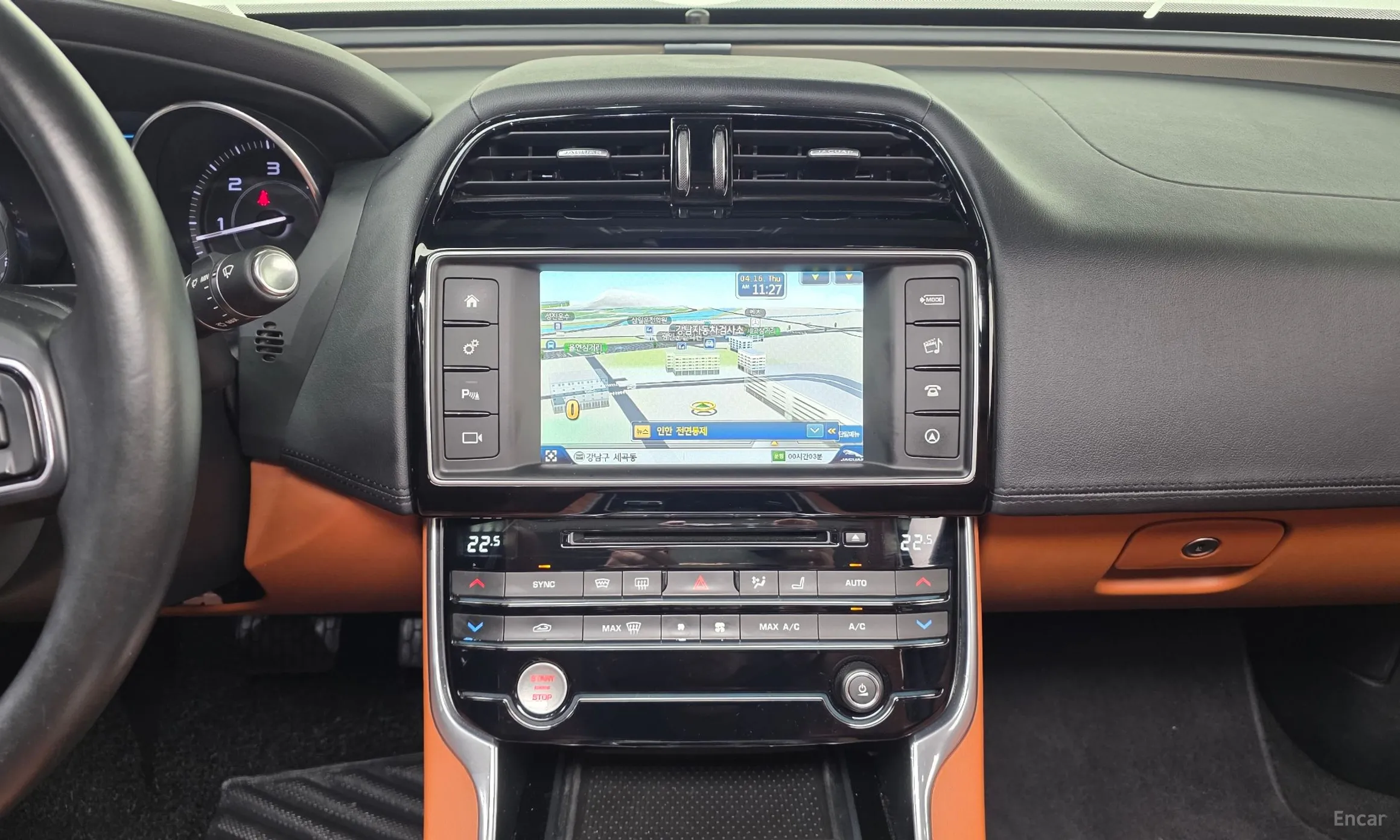 Jaguar XE превью 14