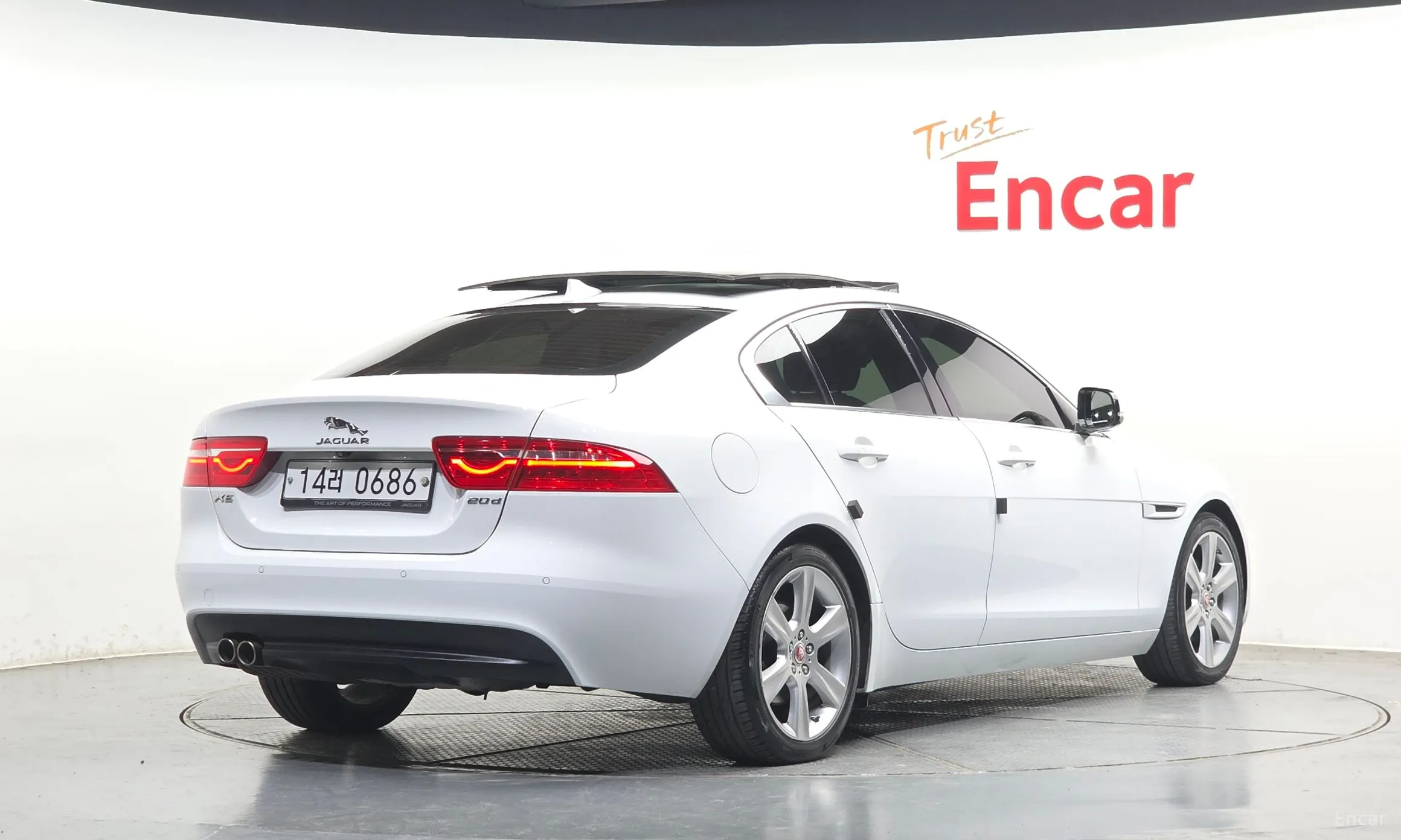 Jaguar XE превью 2