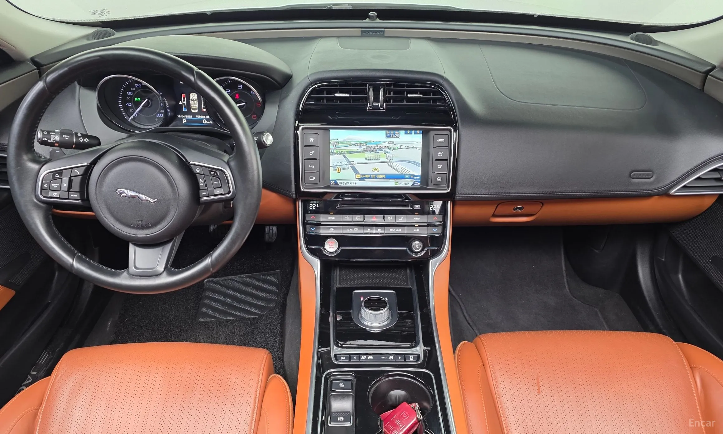 Jaguar XE превью 7