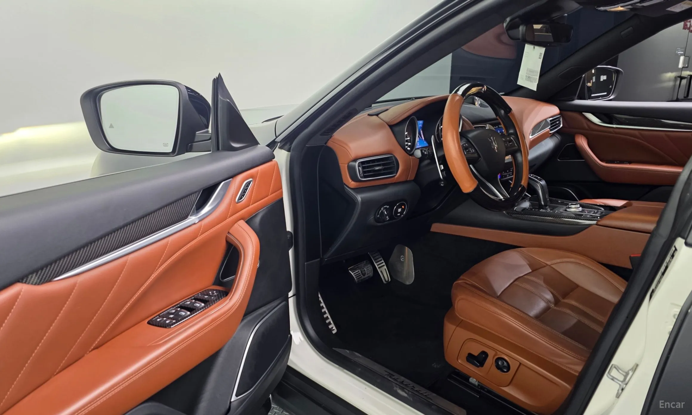 Maserati Levante превью 10