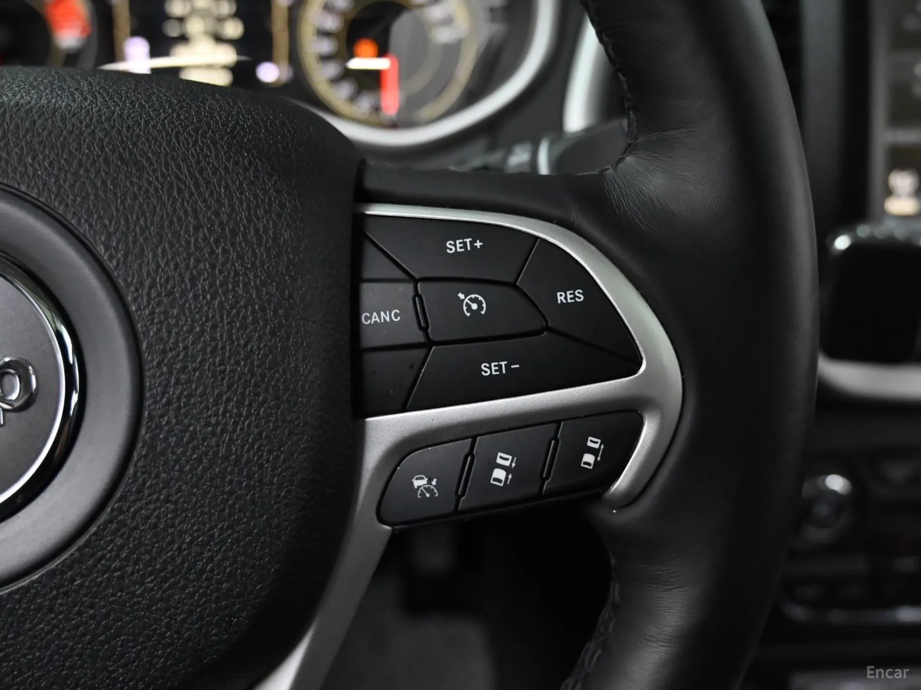 Jeep Cherokee (KL) превью 18
