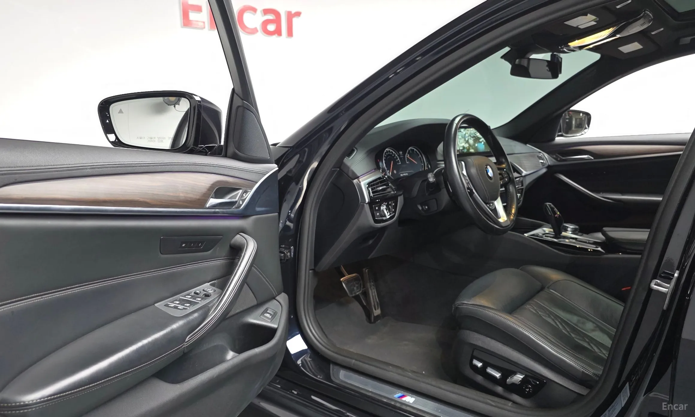 BMW 5 Series (G30) превью 10