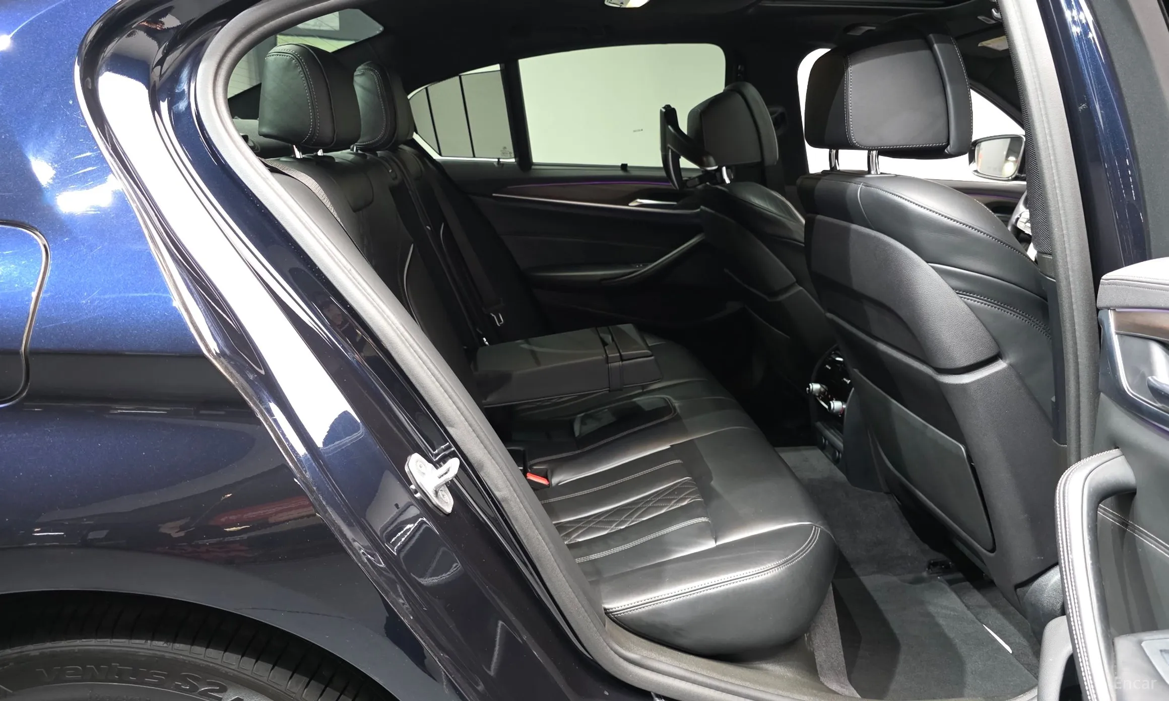 BMW 5 Series (G30) превью 11