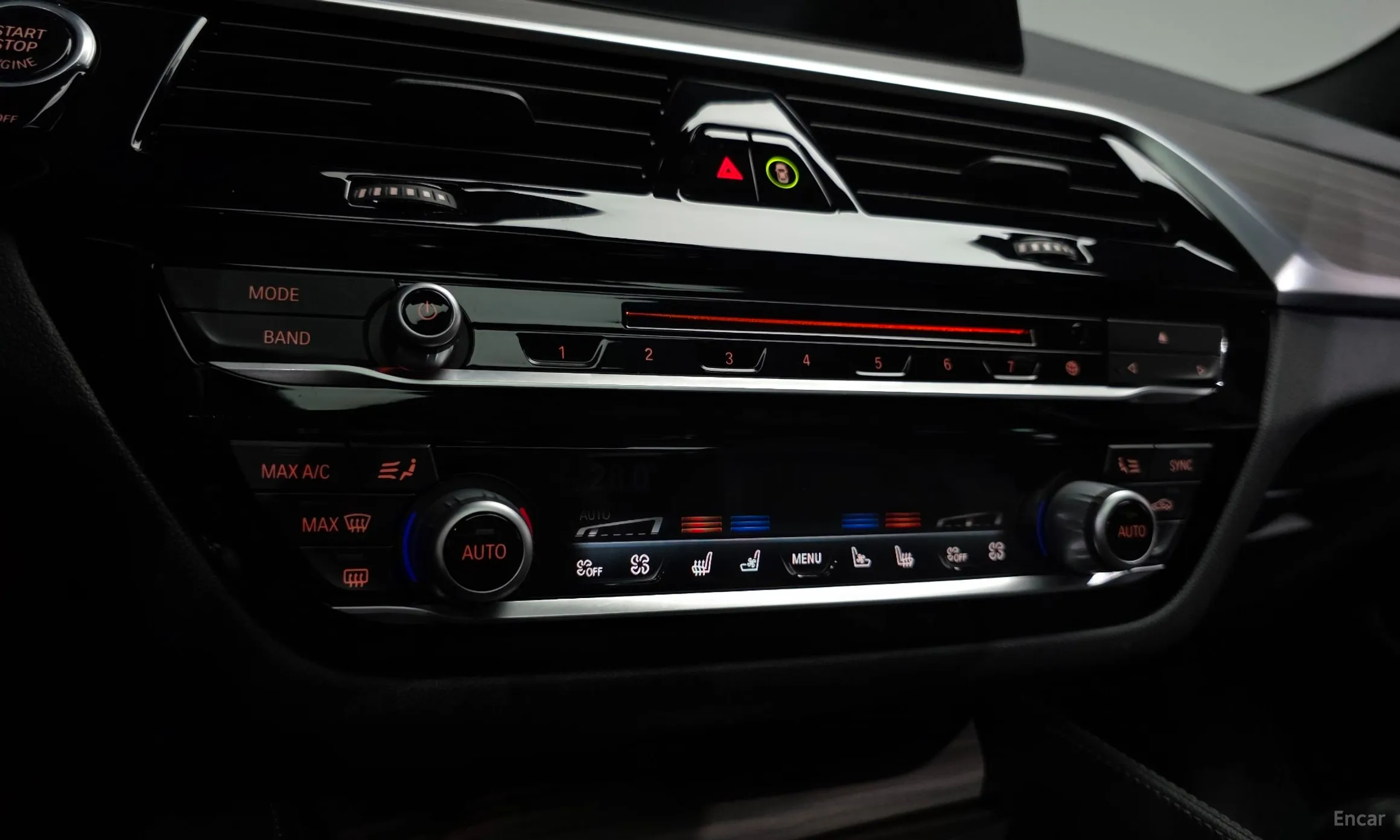 BMW 5 Series (G30) превью 17