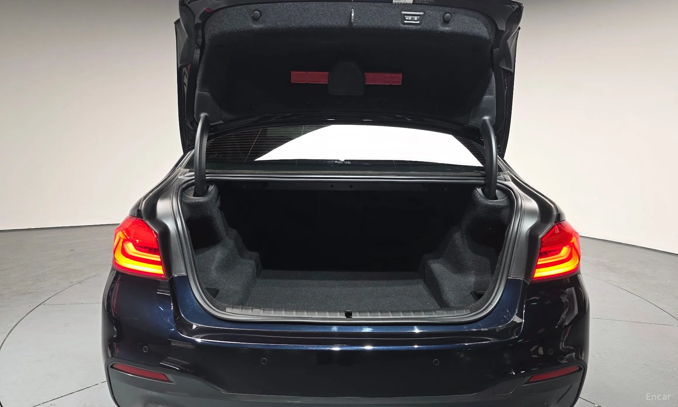 BMW 5 Series (G30) превью 20